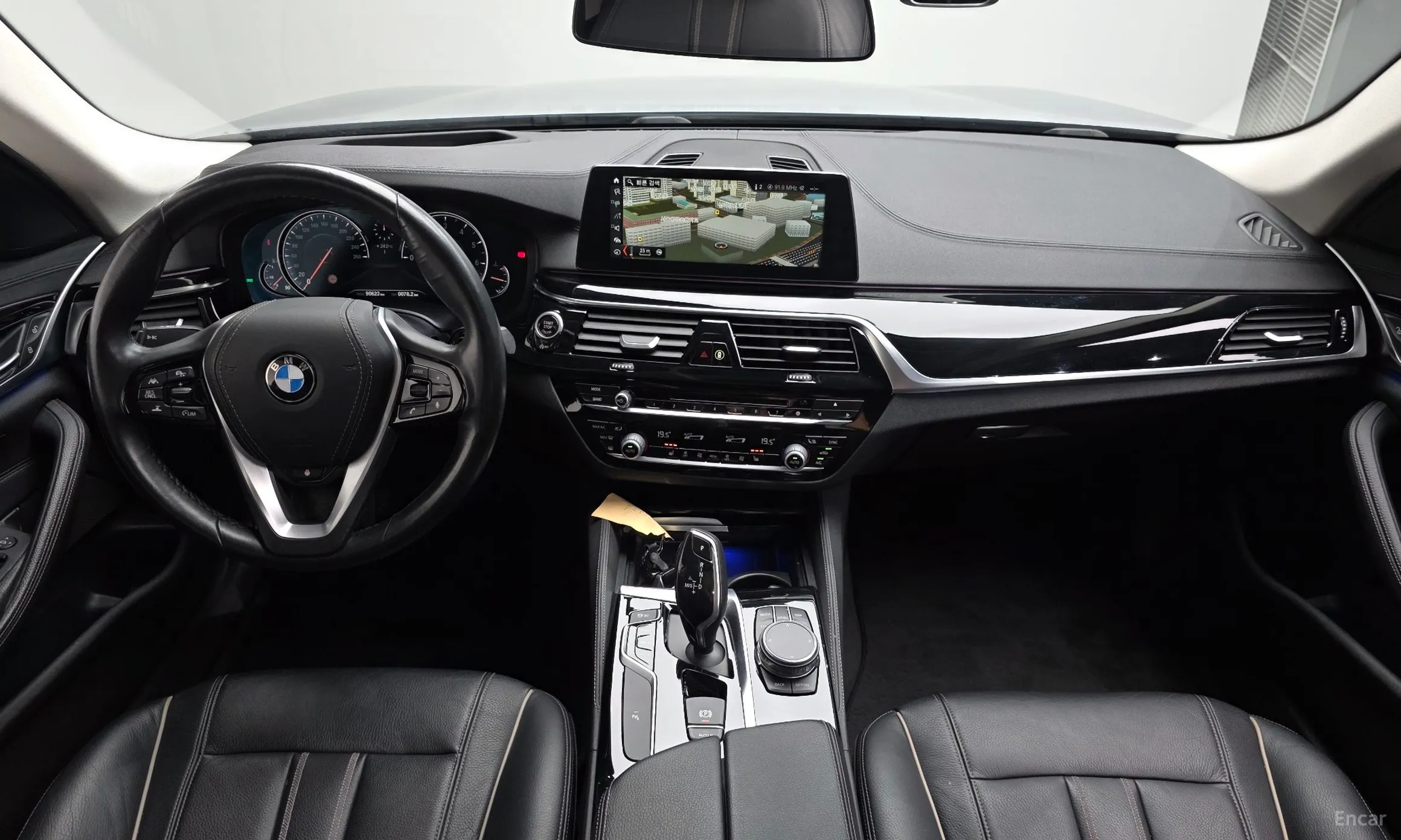 BMW 5 Series (G30) превью 4