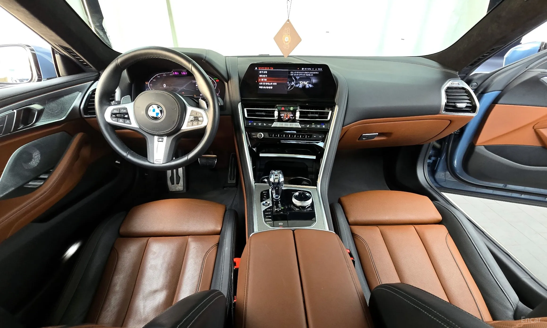 BMW 8-series (G15) превью 4