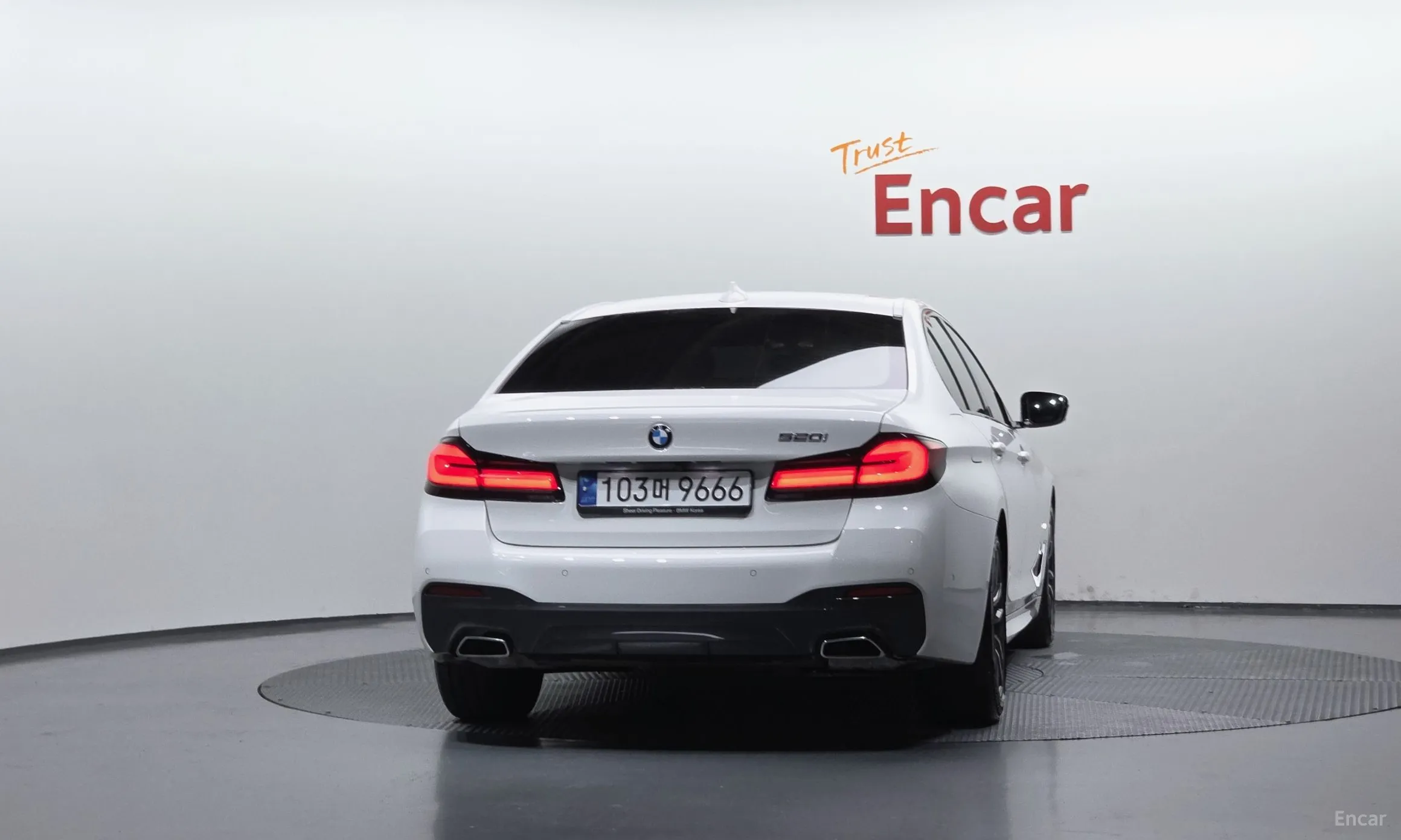 BMW 5 Series (G30) превью 3