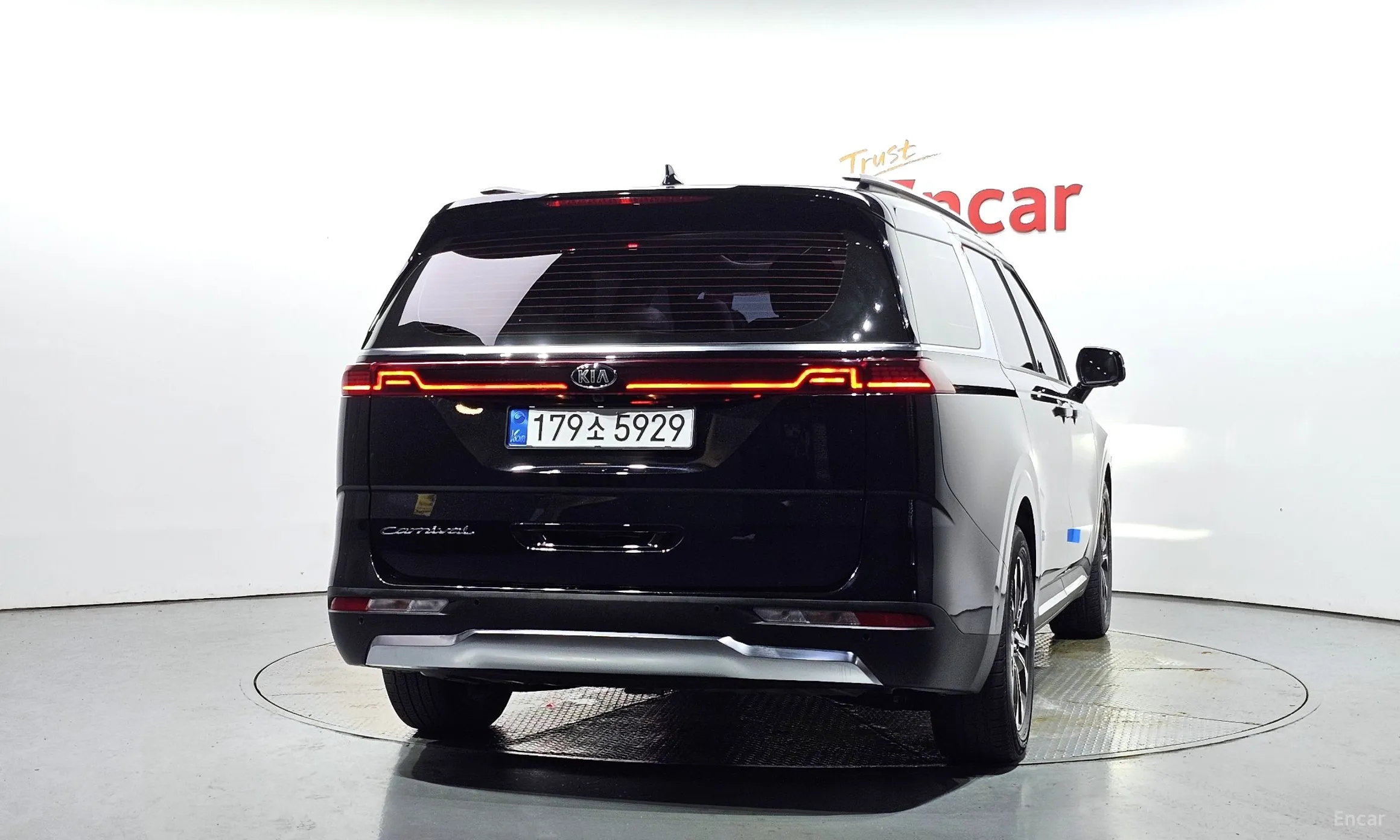 Kia Carnival Gen 4 превью 3