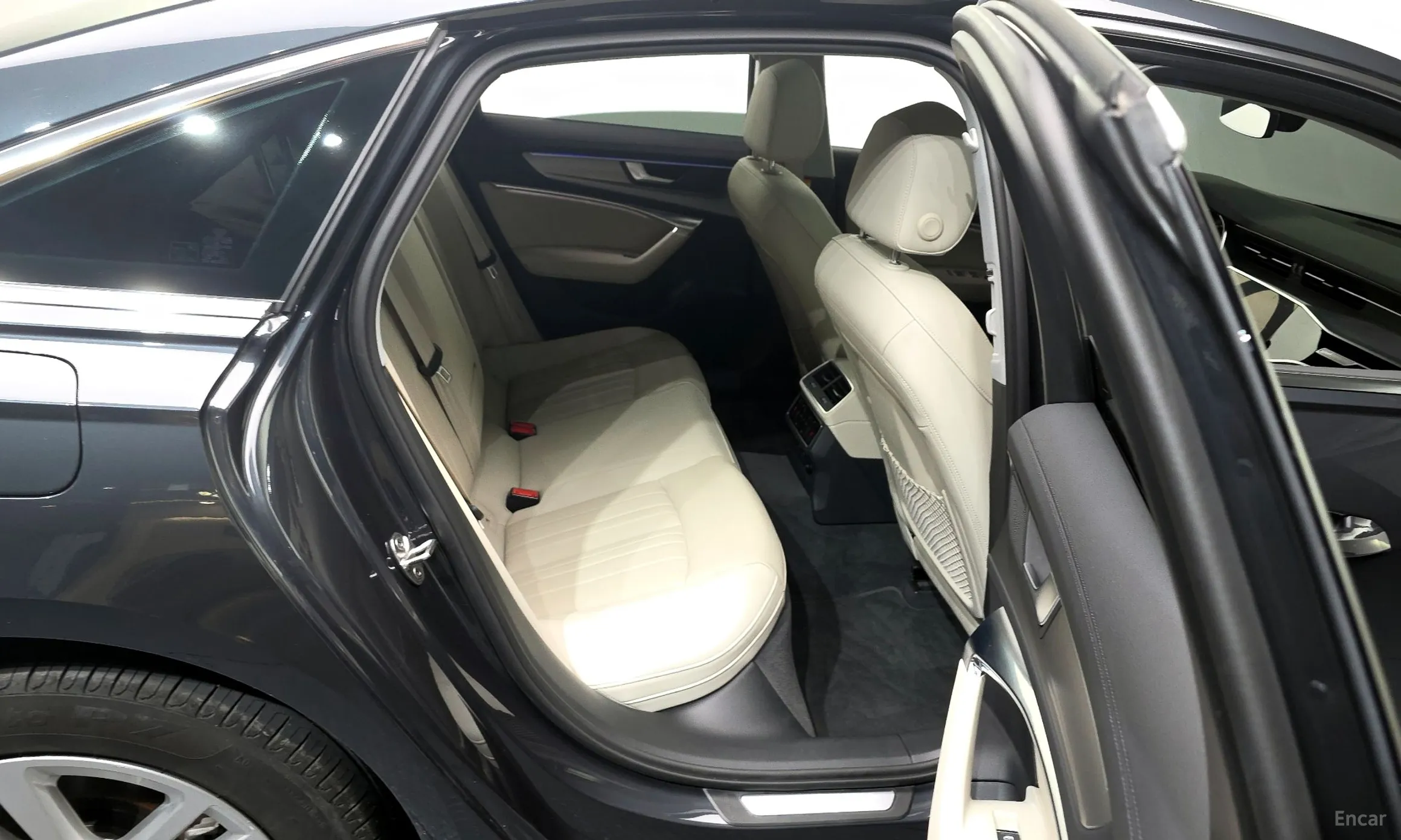 Audi A6 (C8) превью 12