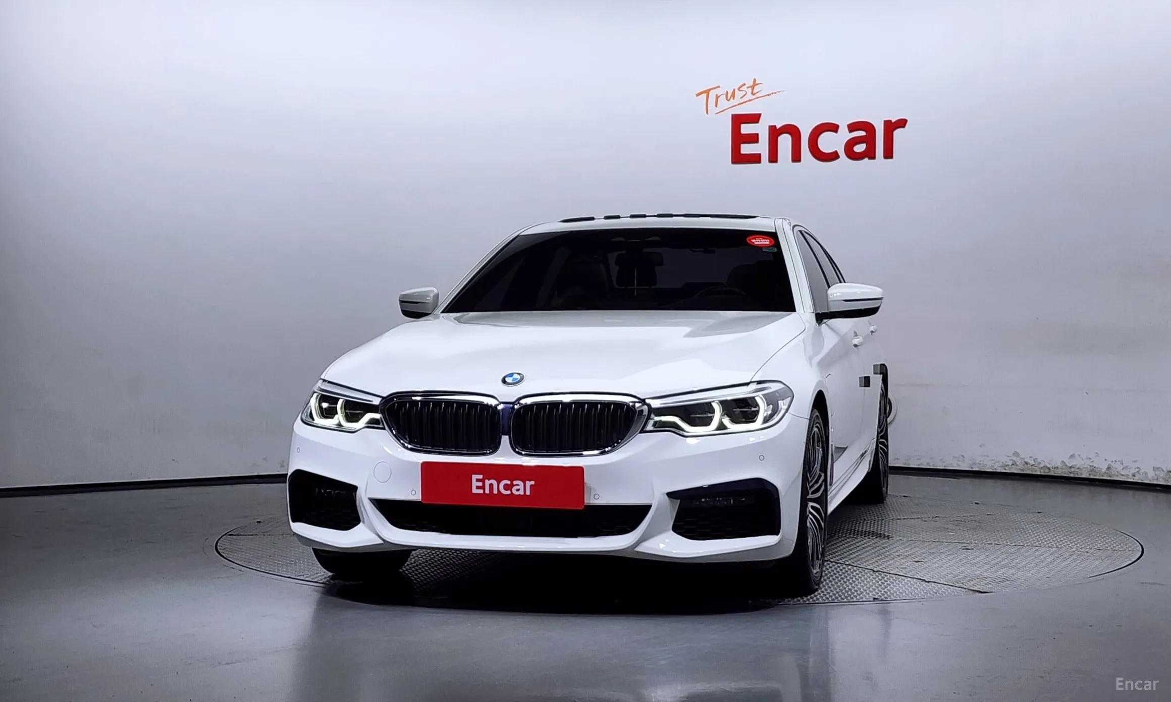 BMW 5 Series (G30) превью 2