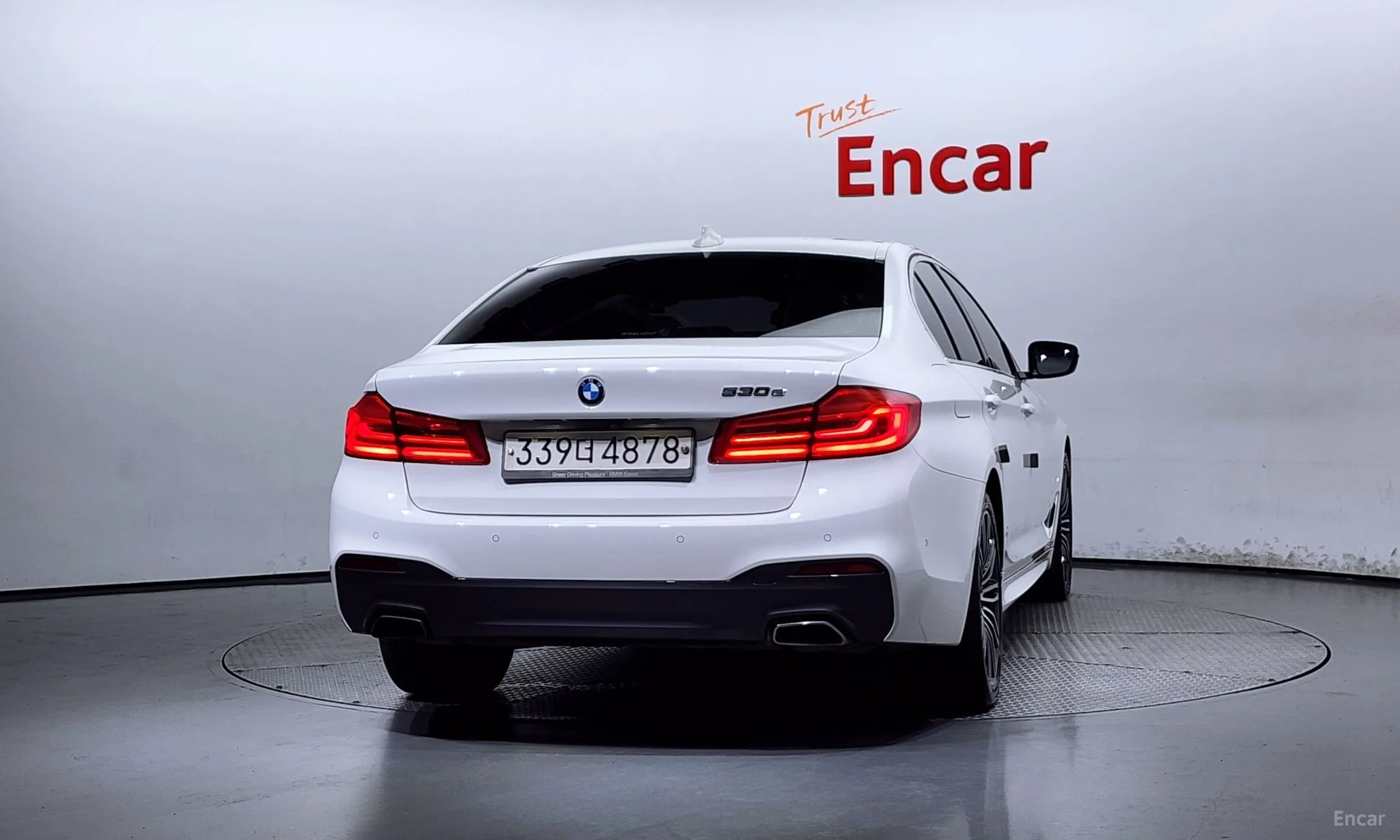 BMW 5 Series (G30) превью 3