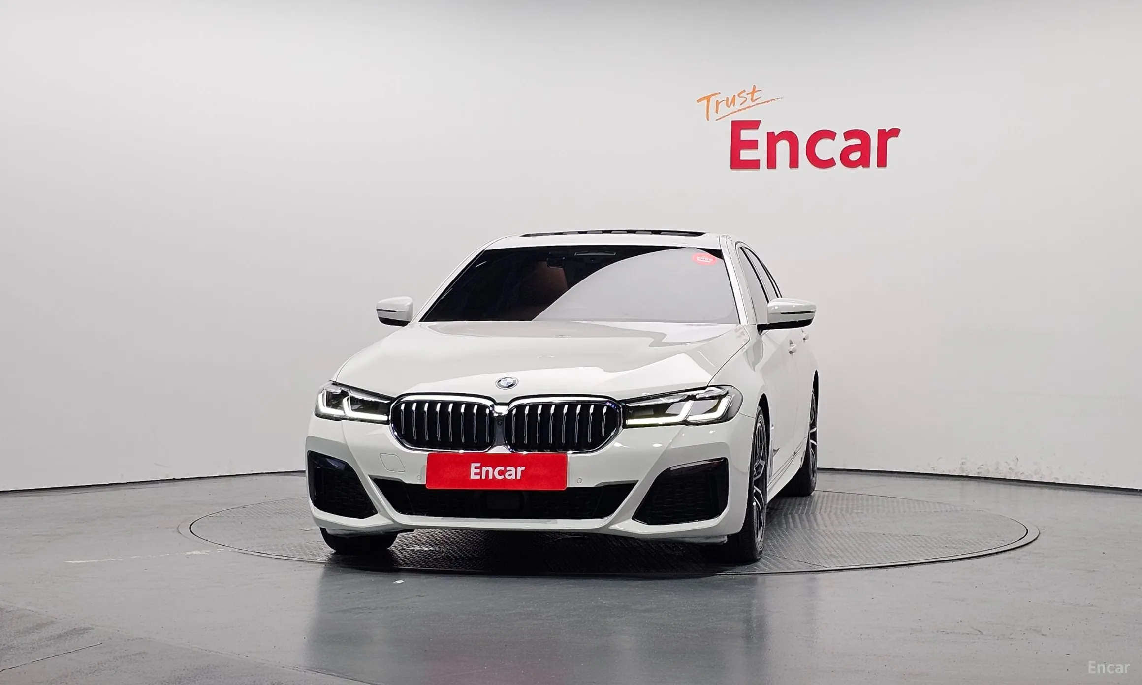 BMW 5 Series (G30) превью 2