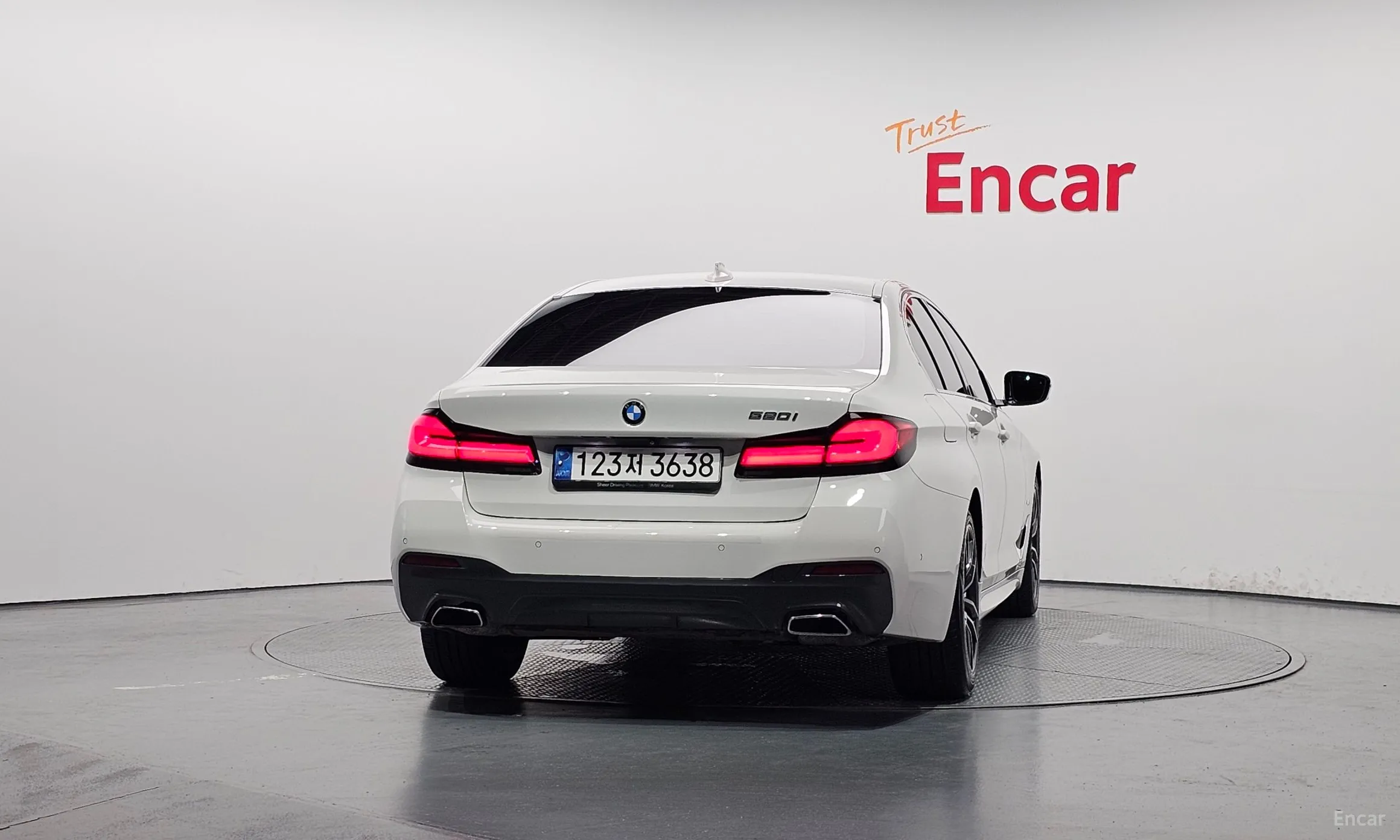BMW 5 Series (G30) превью 3