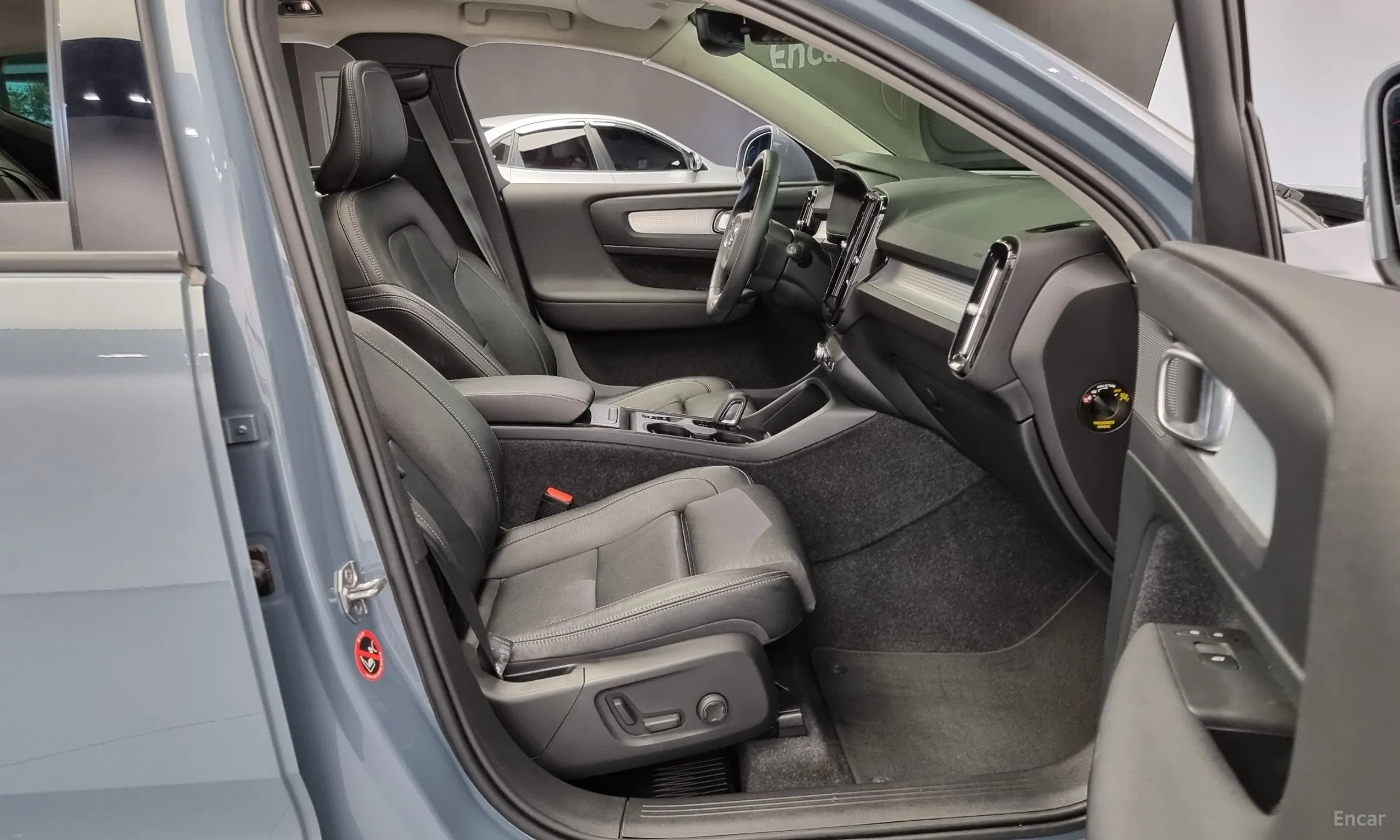 Volvo XC40 превью 10