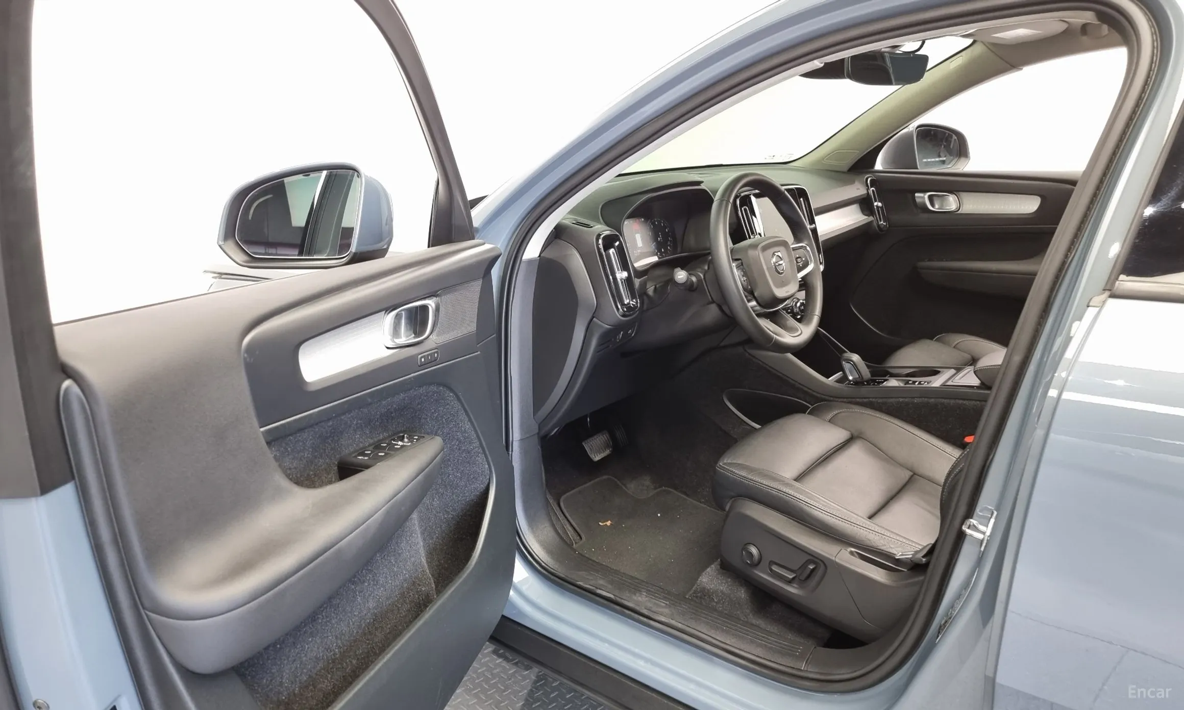 Volvo XC40 превью 11