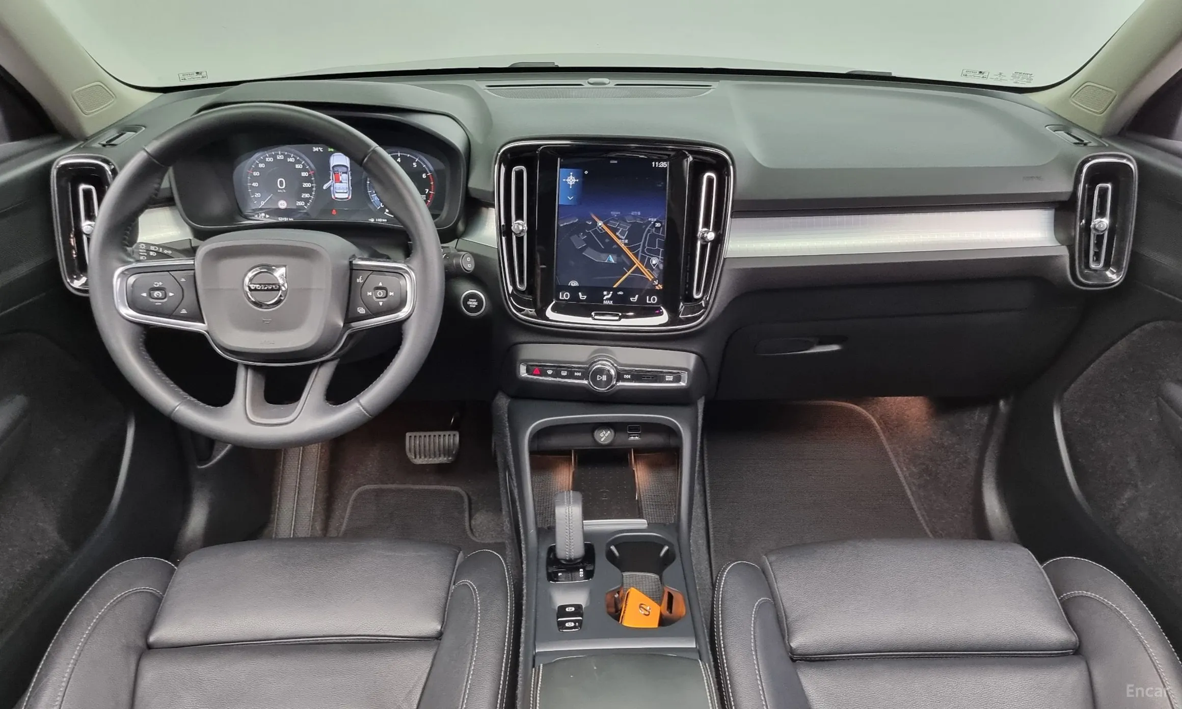 Volvo XC40 превью 7