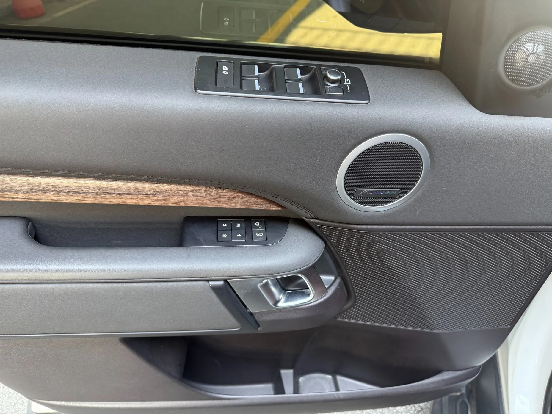 Land Rover Discovery 5 превью 11