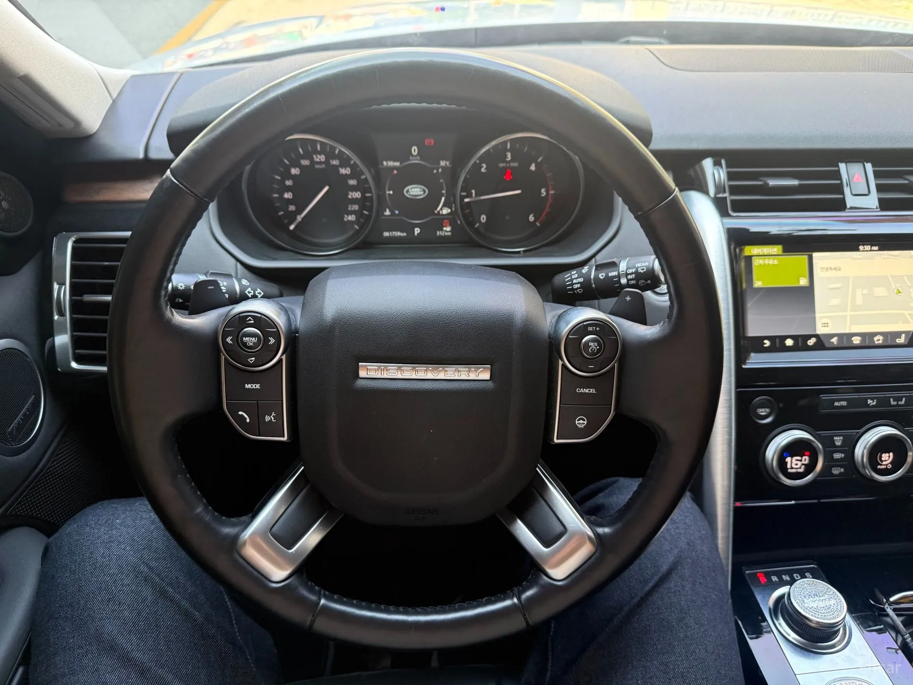 Land Rover Discovery 5 превью 14