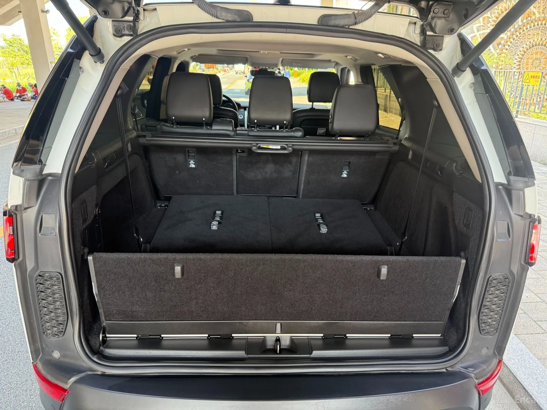 Land Rover Discovery 5 превью 17