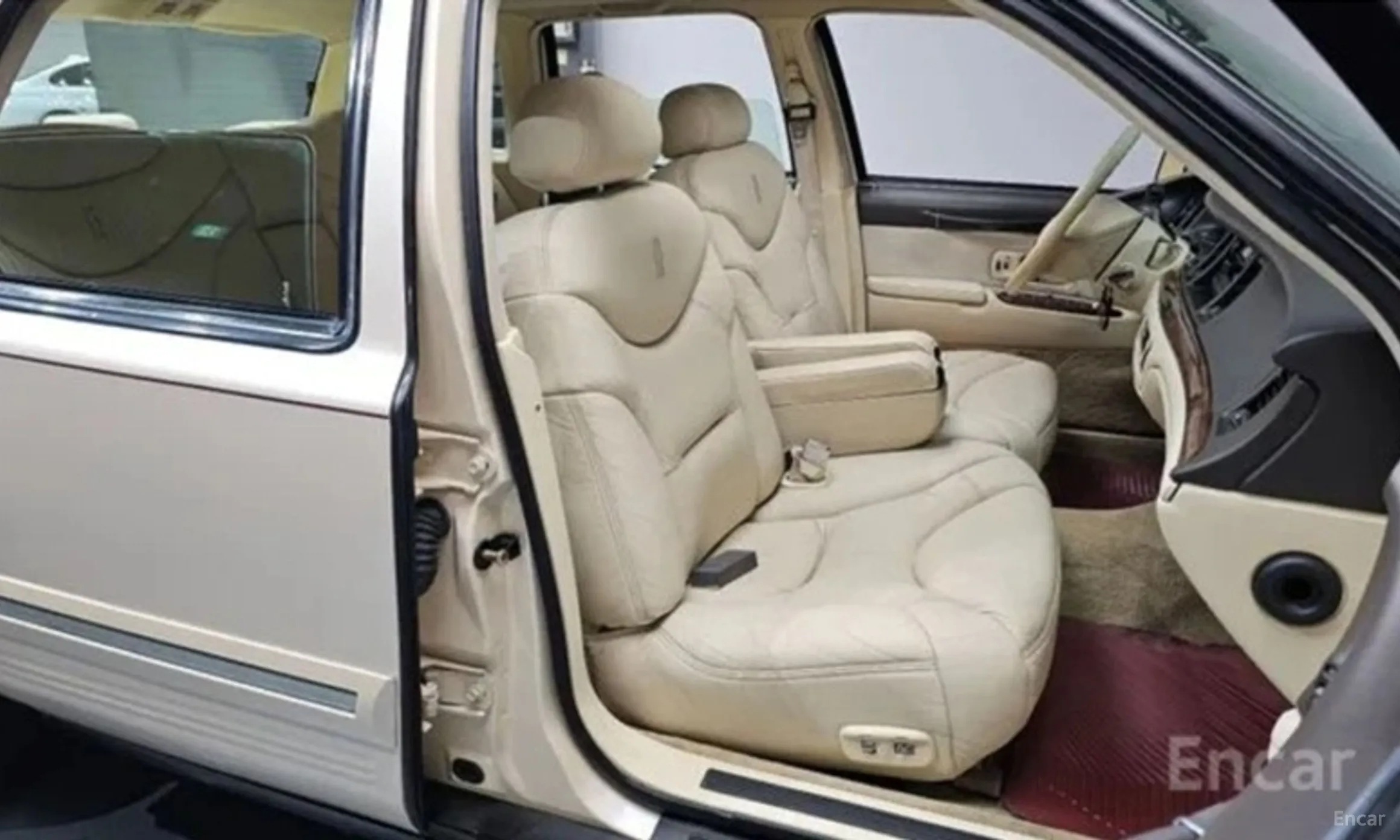 Lincoln Towncar превью 10