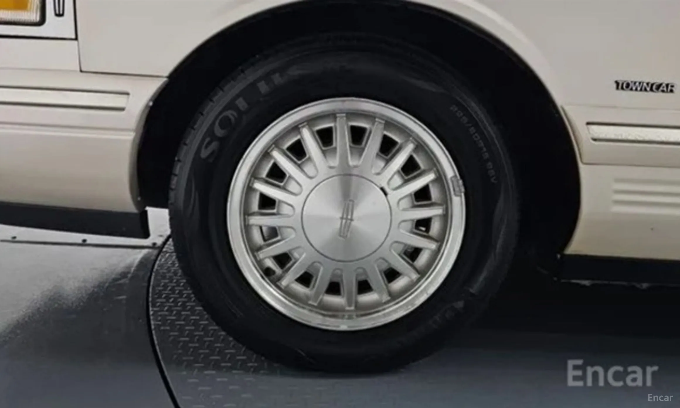 Lincoln Towncar превью 5