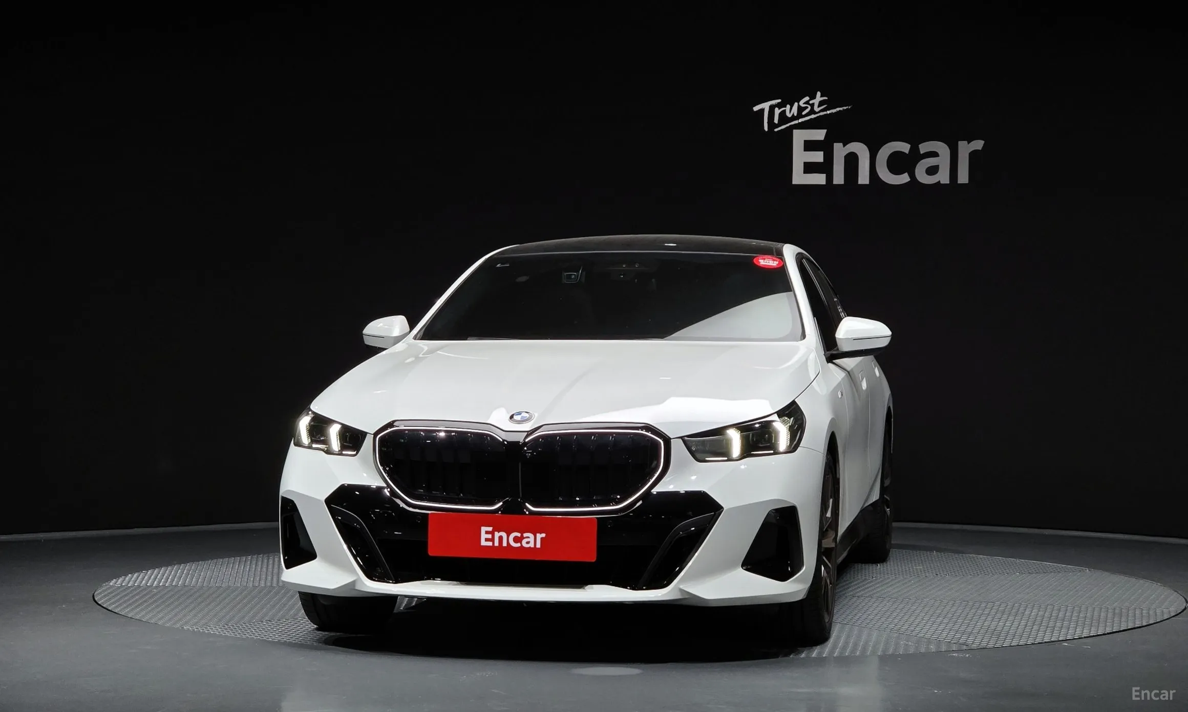 BMW 5 Series (G60) превью 2
