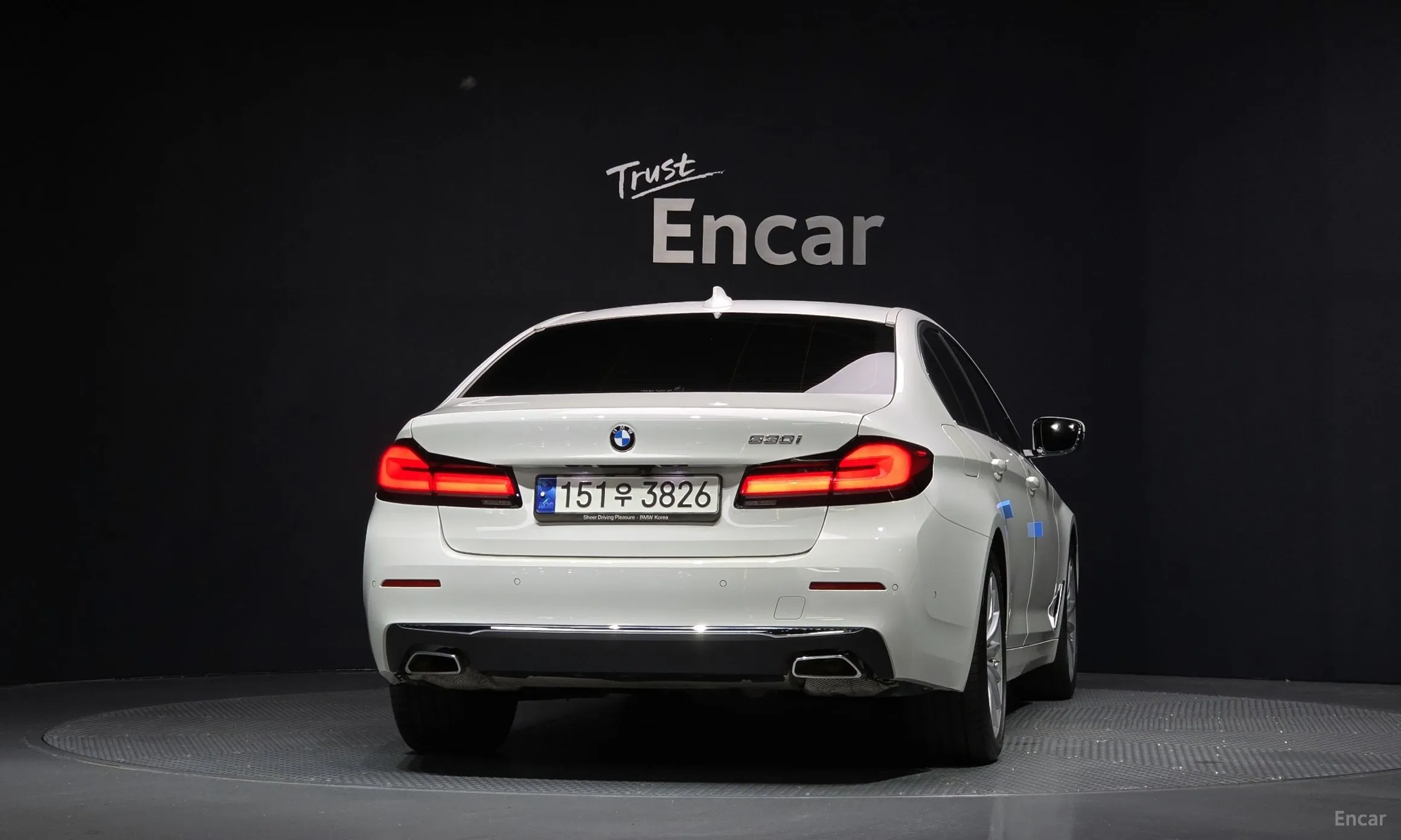 BMW 5 Series (G30) превью 3