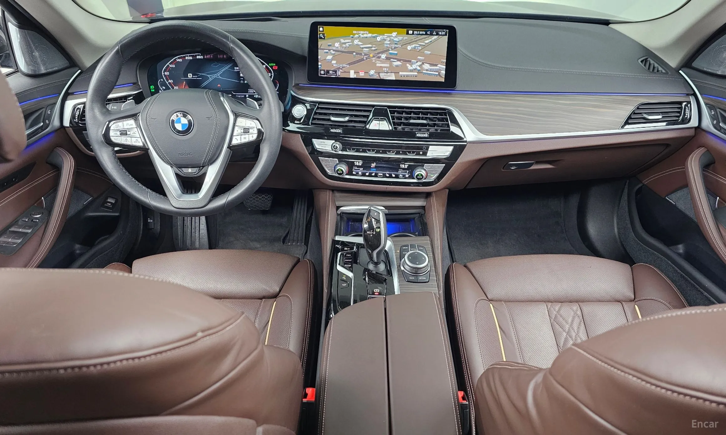 BMW 5 Series (G30) превью 4