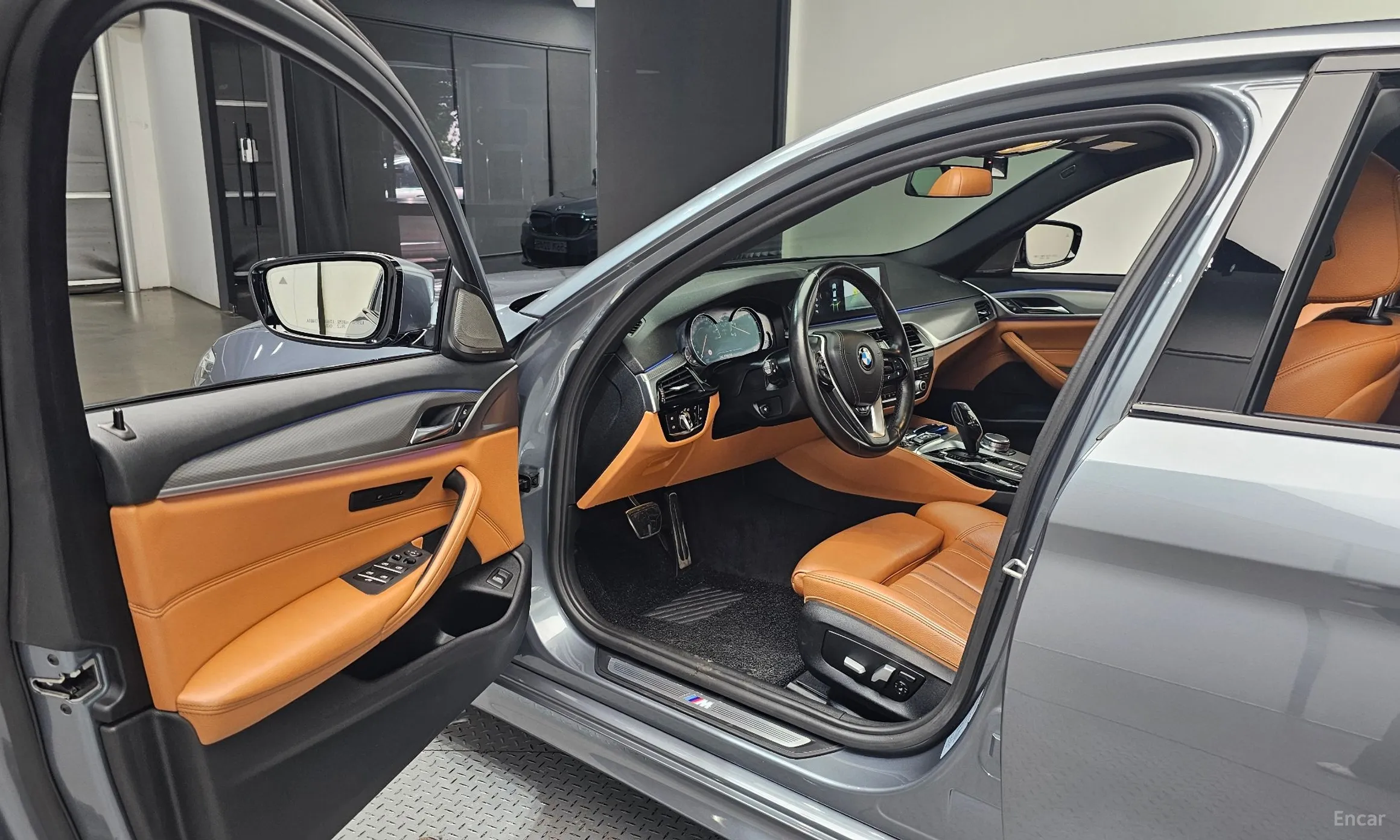 BMW 5 Series (G30) превью 11