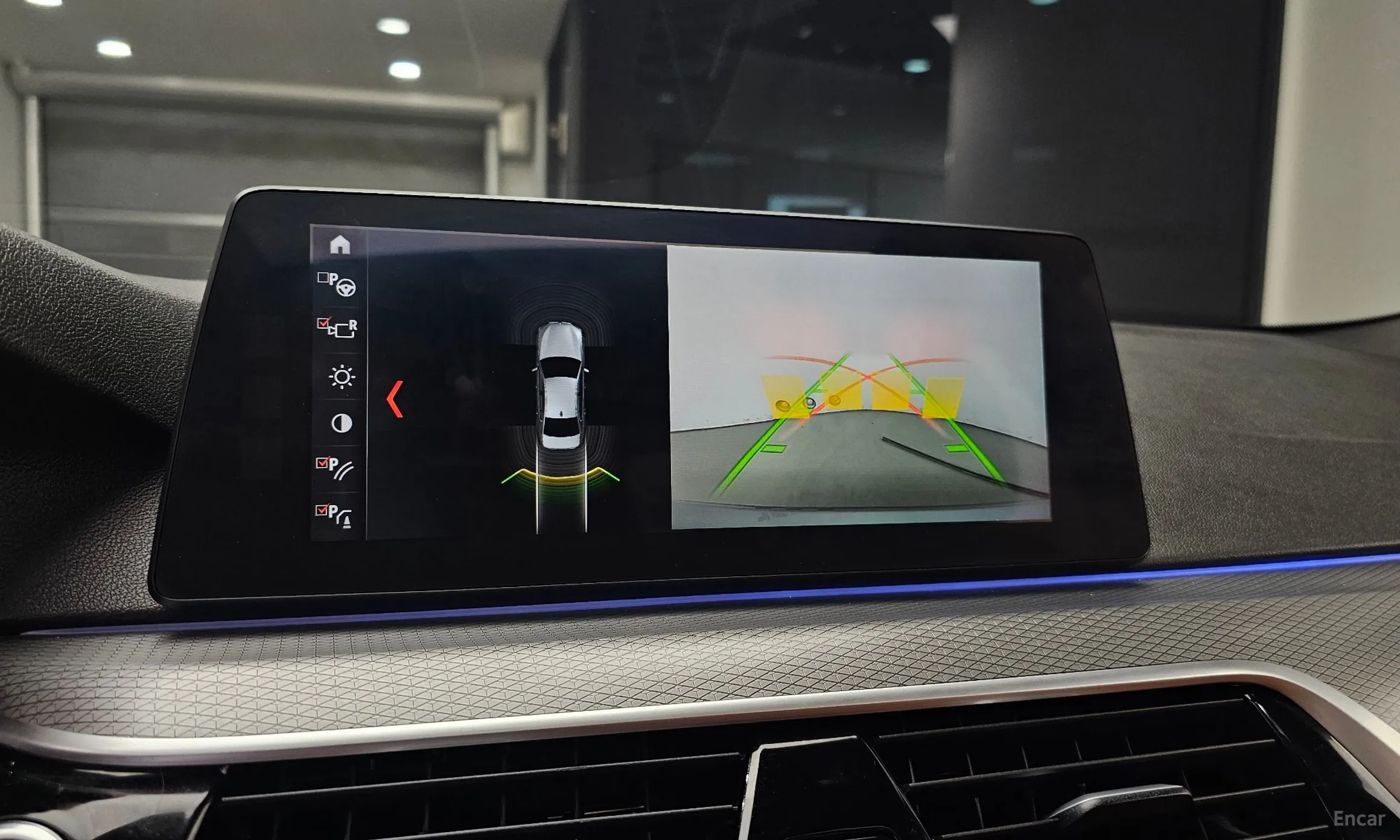 BMW 5 Series (G30) превью 15