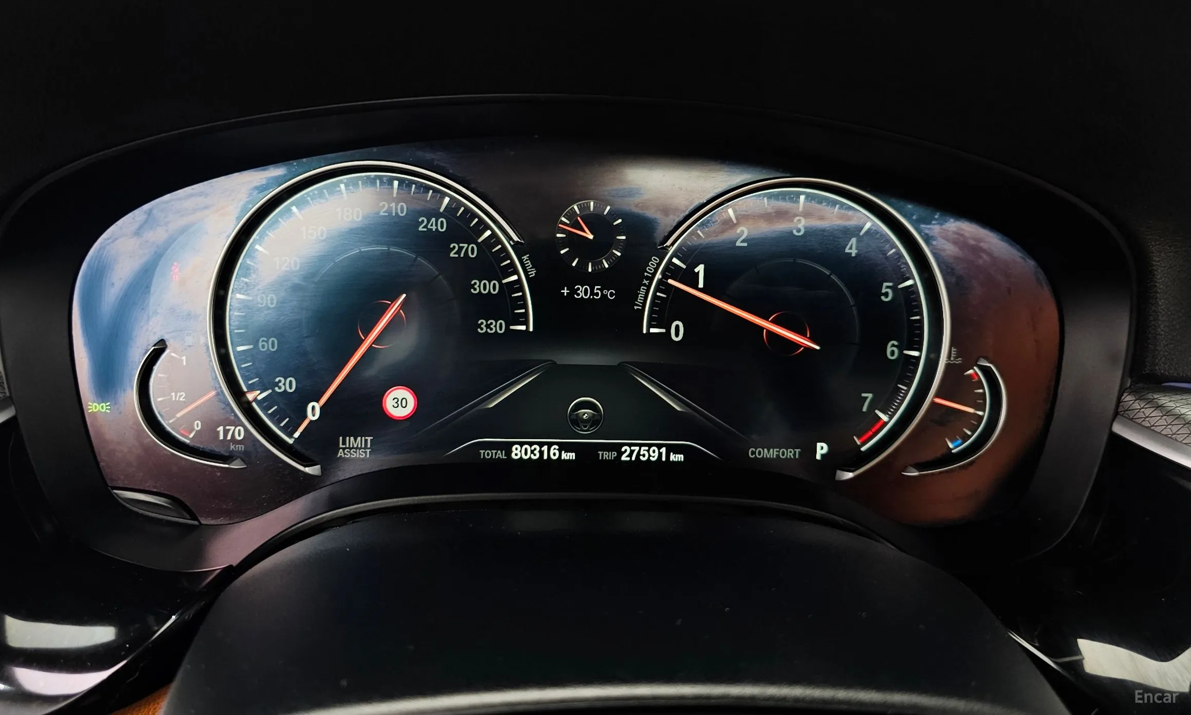 BMW 5 Series (G30) превью 8