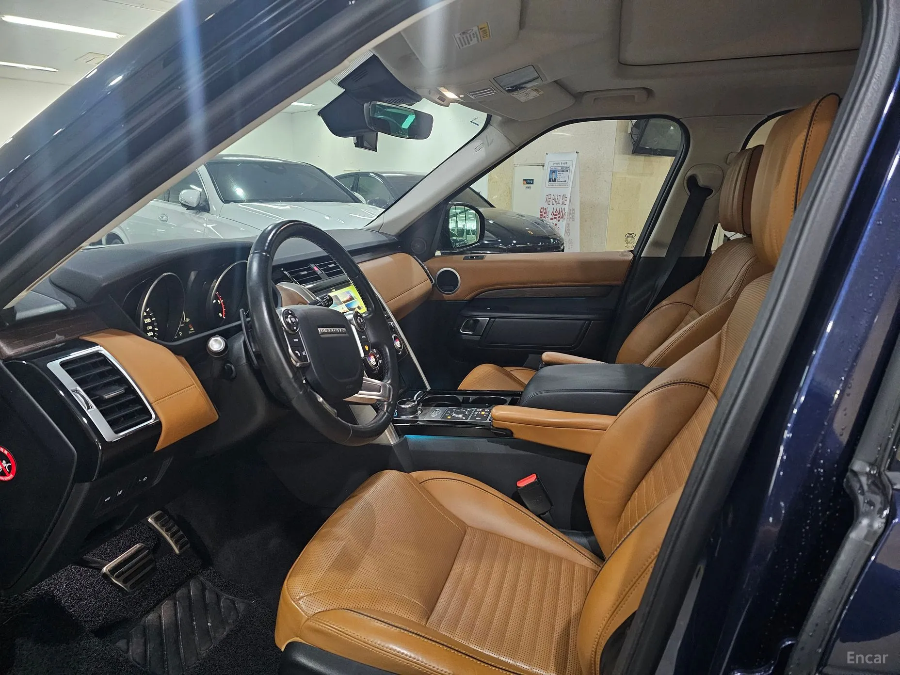 Land Rover Discovery 5 превью 14