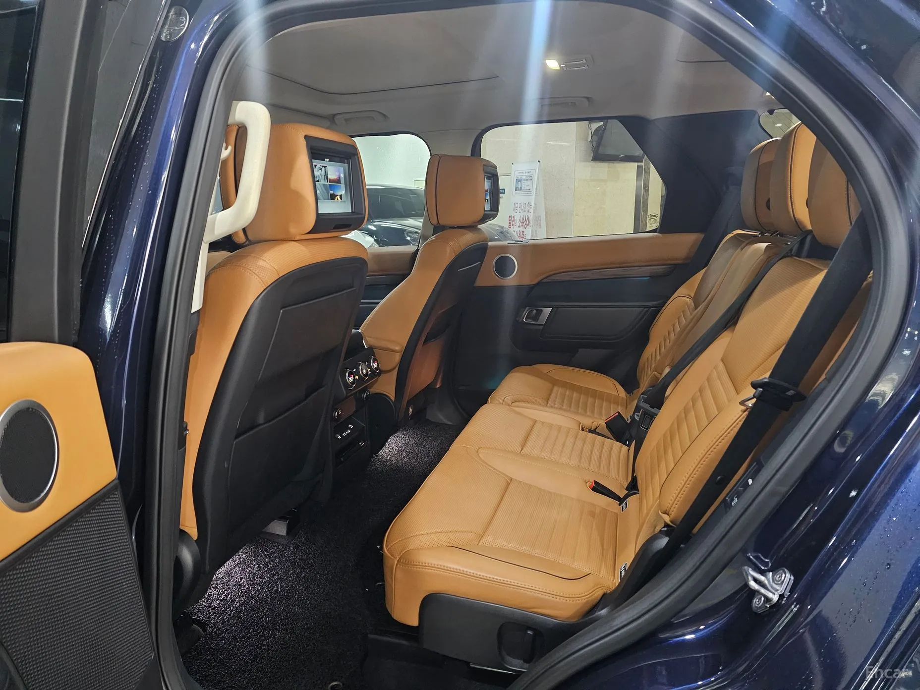 Land Rover Discovery 5 превью 15