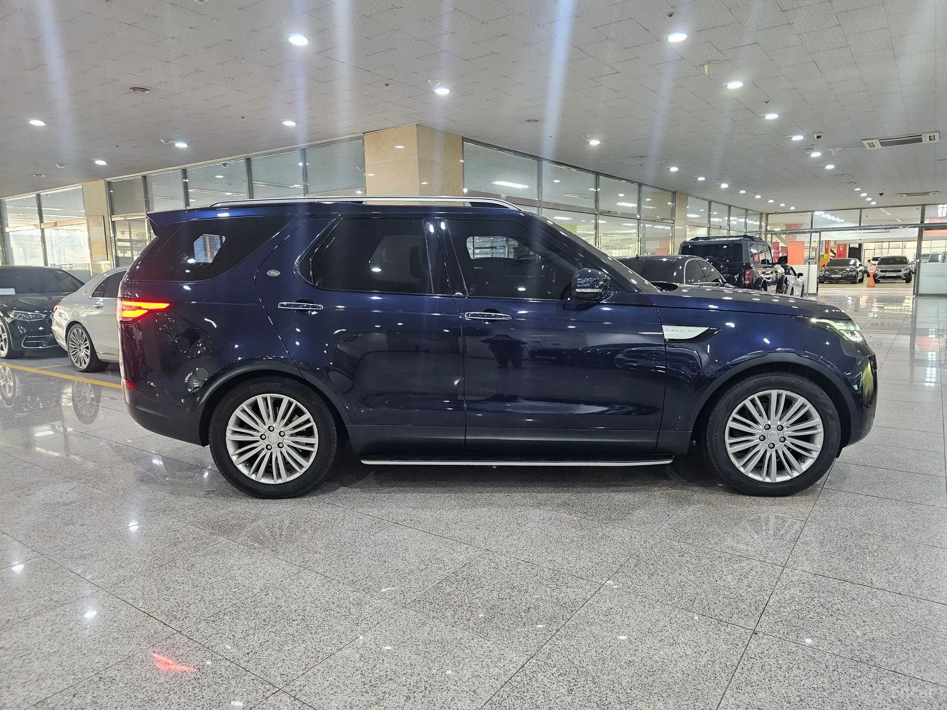 Land Rover Discovery 5 превью 3