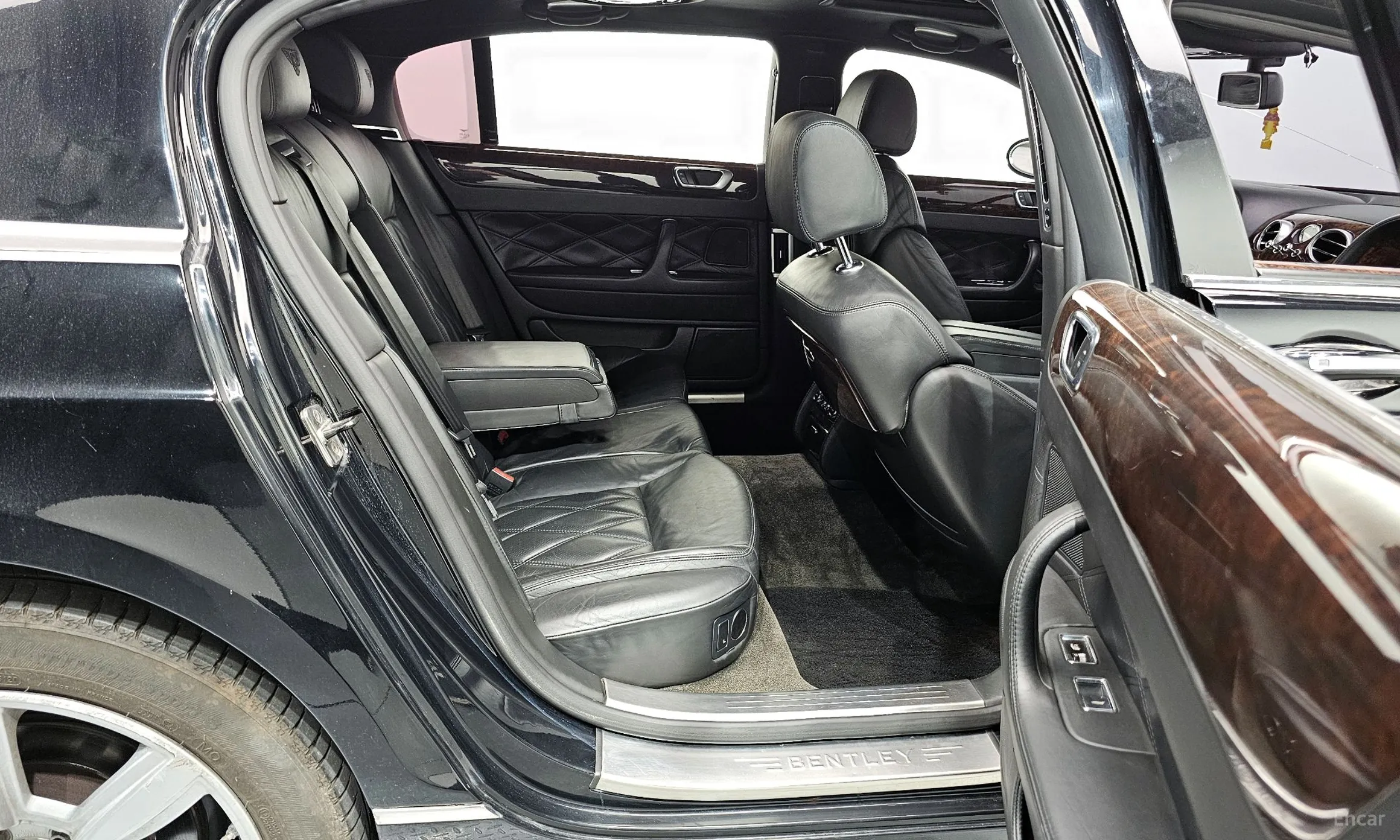Bentley Flying Spur Gen 1 превью 12