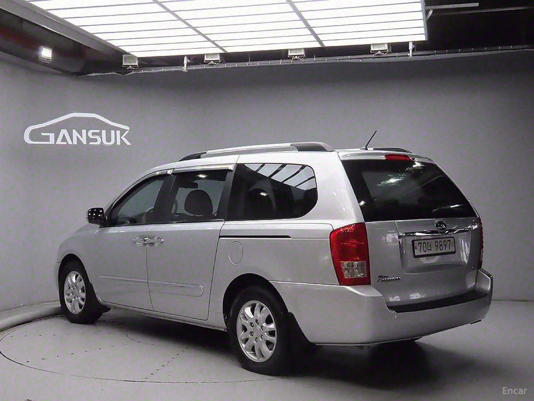 Kia Carnival R превью 2