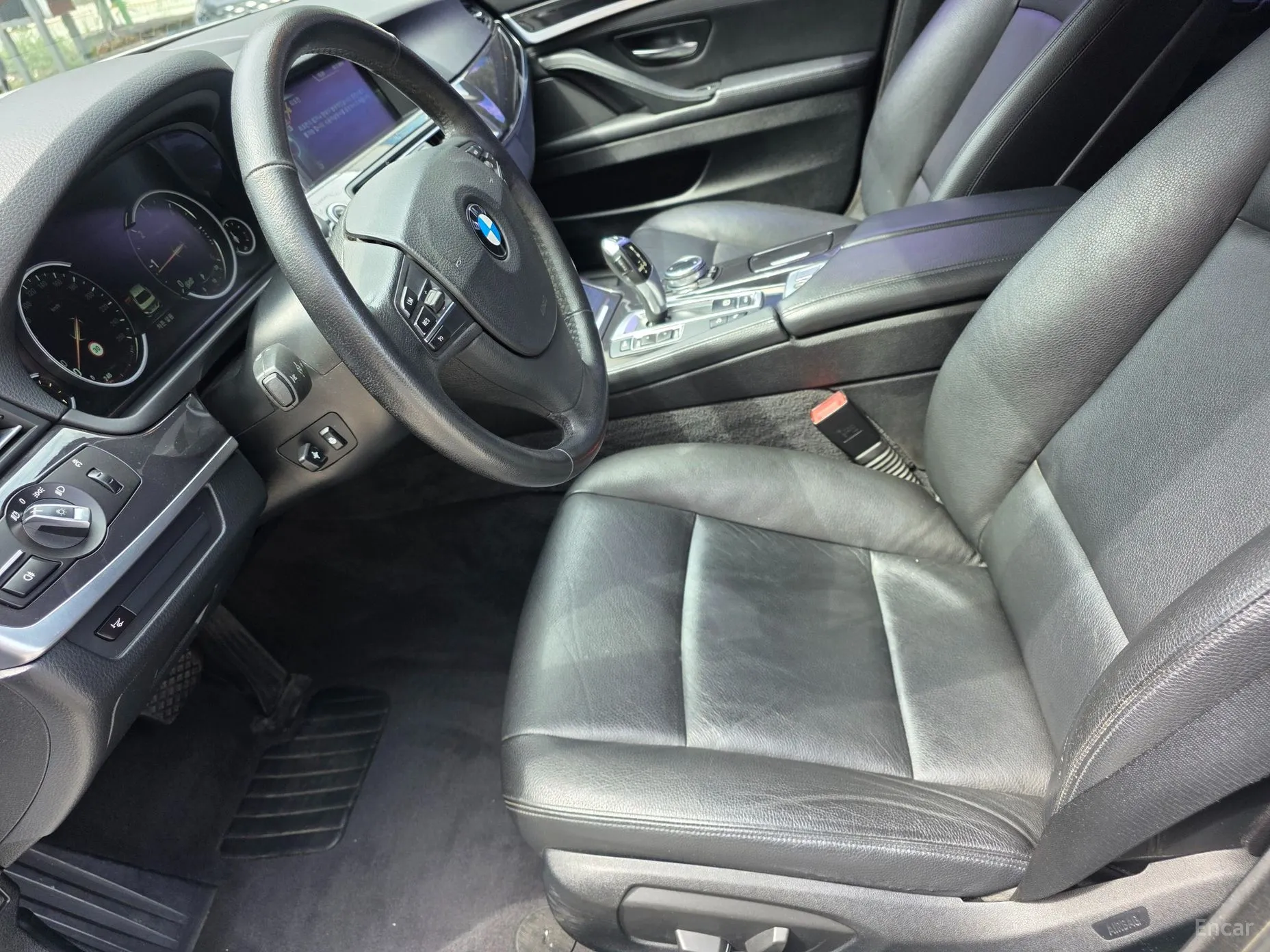 BMW 5 Series (F10) превью 10