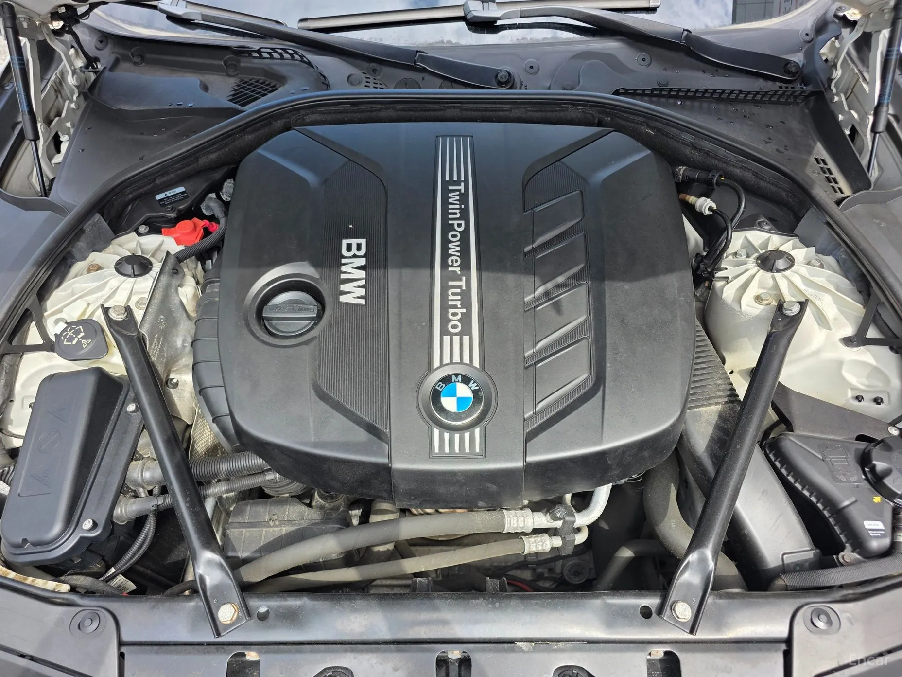 BMW 5 Series (F10) превью 14