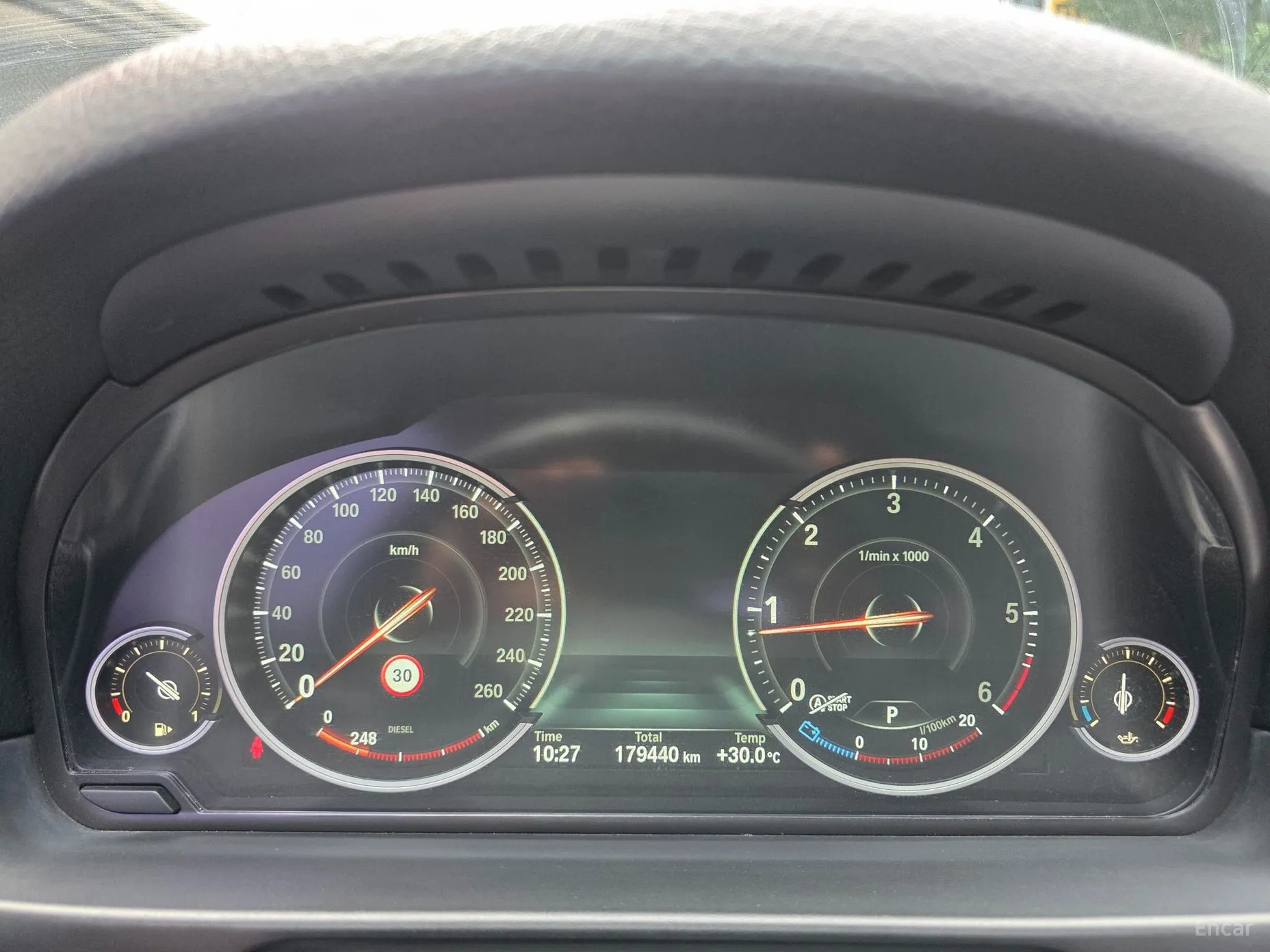 BMW 5 Series (F10) превью 5
