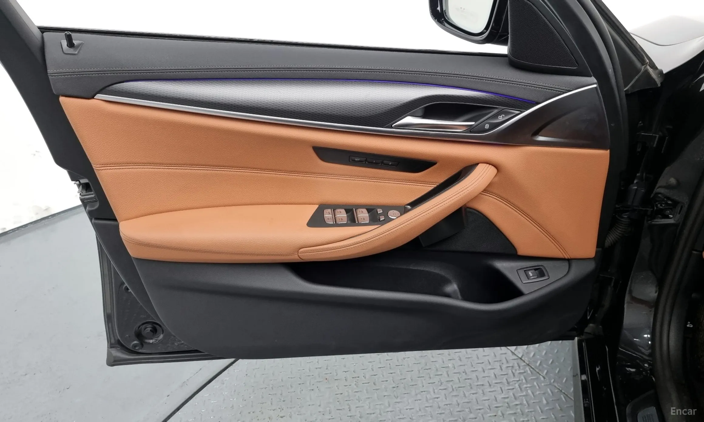 BMW 5 Series (G30) превью 18