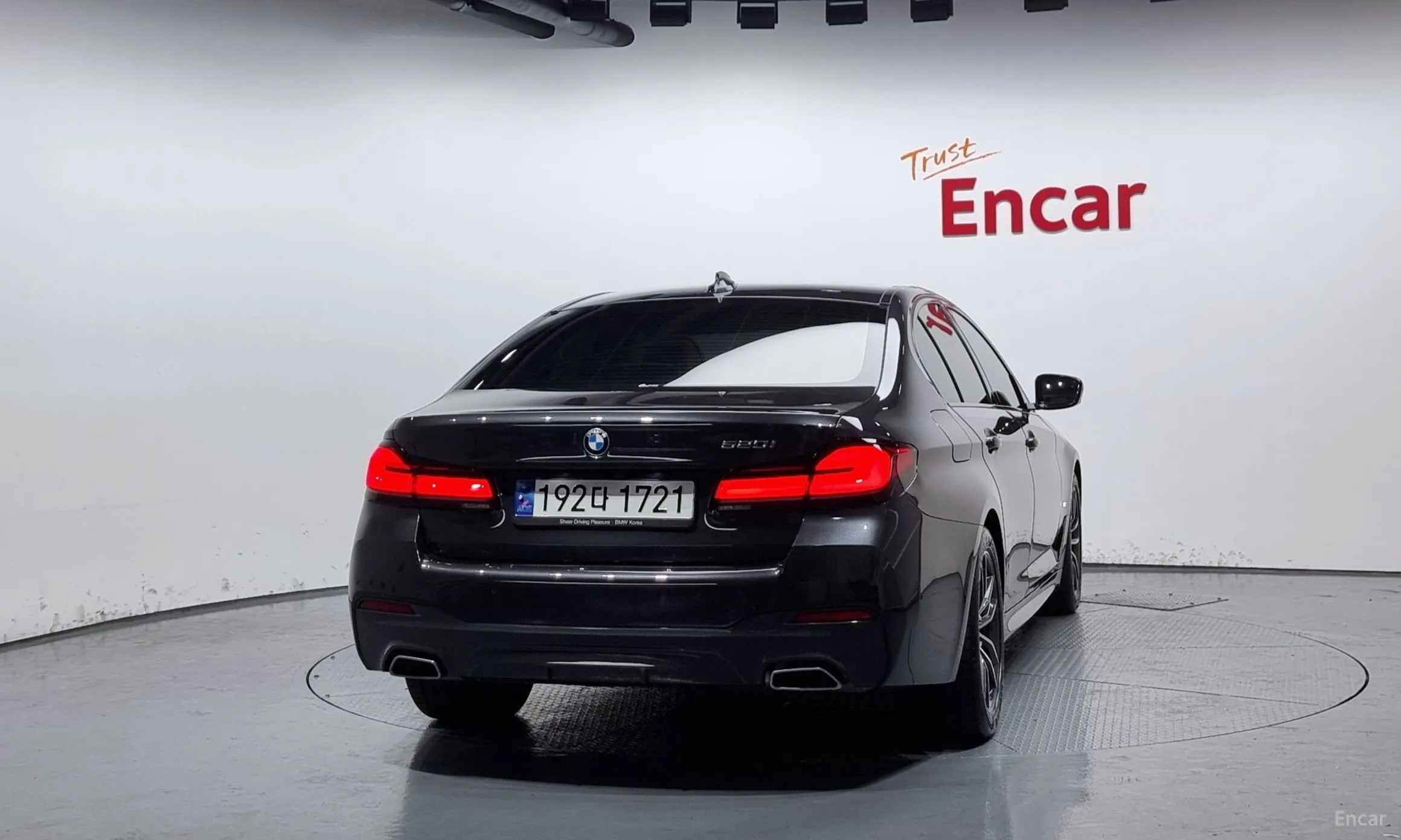 BMW 5 Series (G30) превью 4