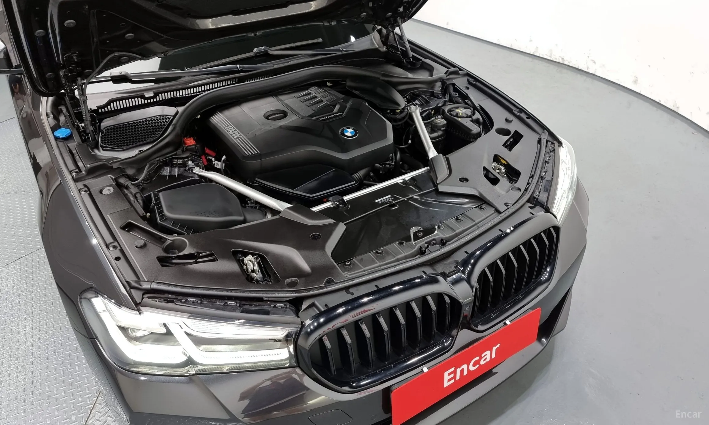BMW 5 Series (G30) превью 6