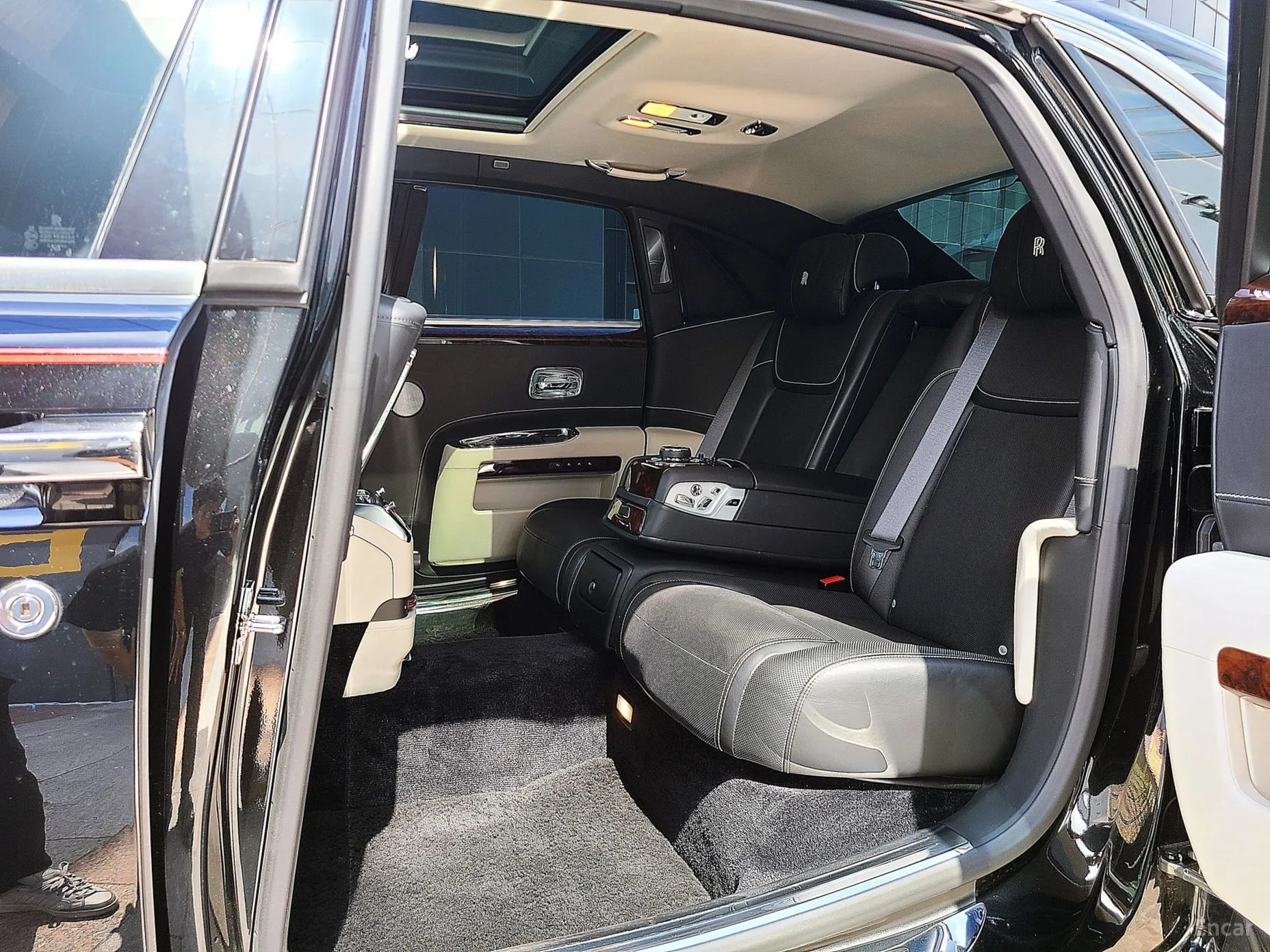 Rolls-Royce Ghost превью 16