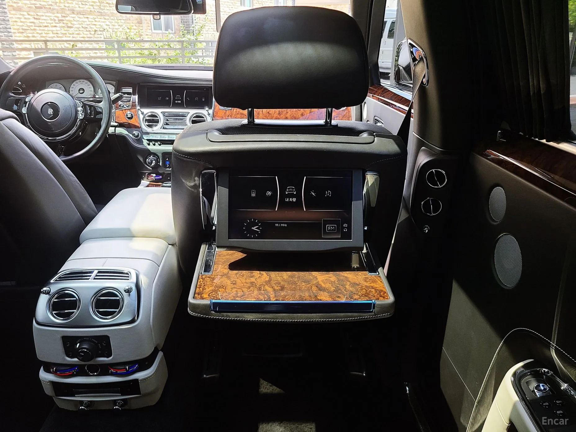 Rolls-Royce Ghost превью 17