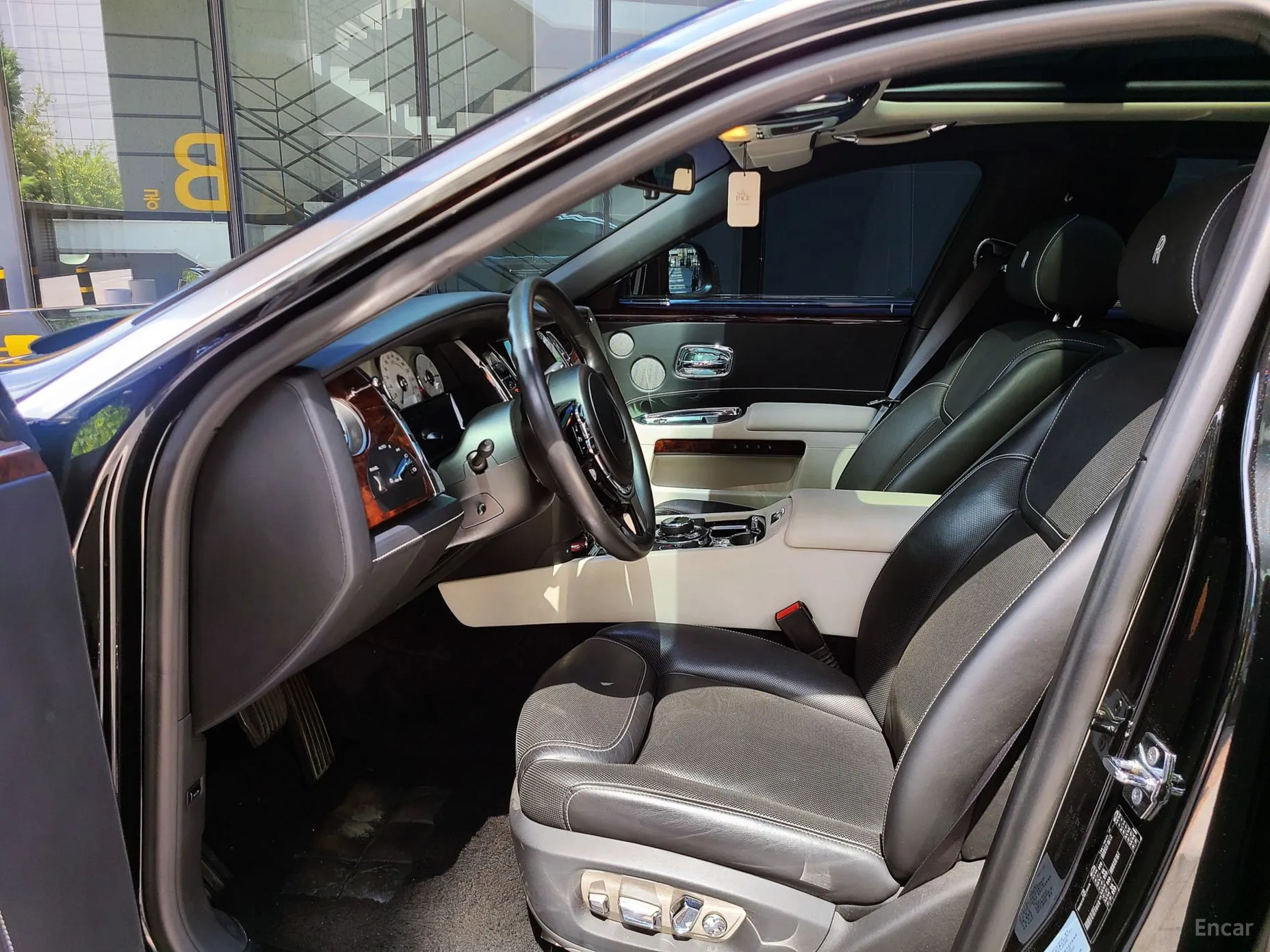Rolls-Royce Ghost превью 5