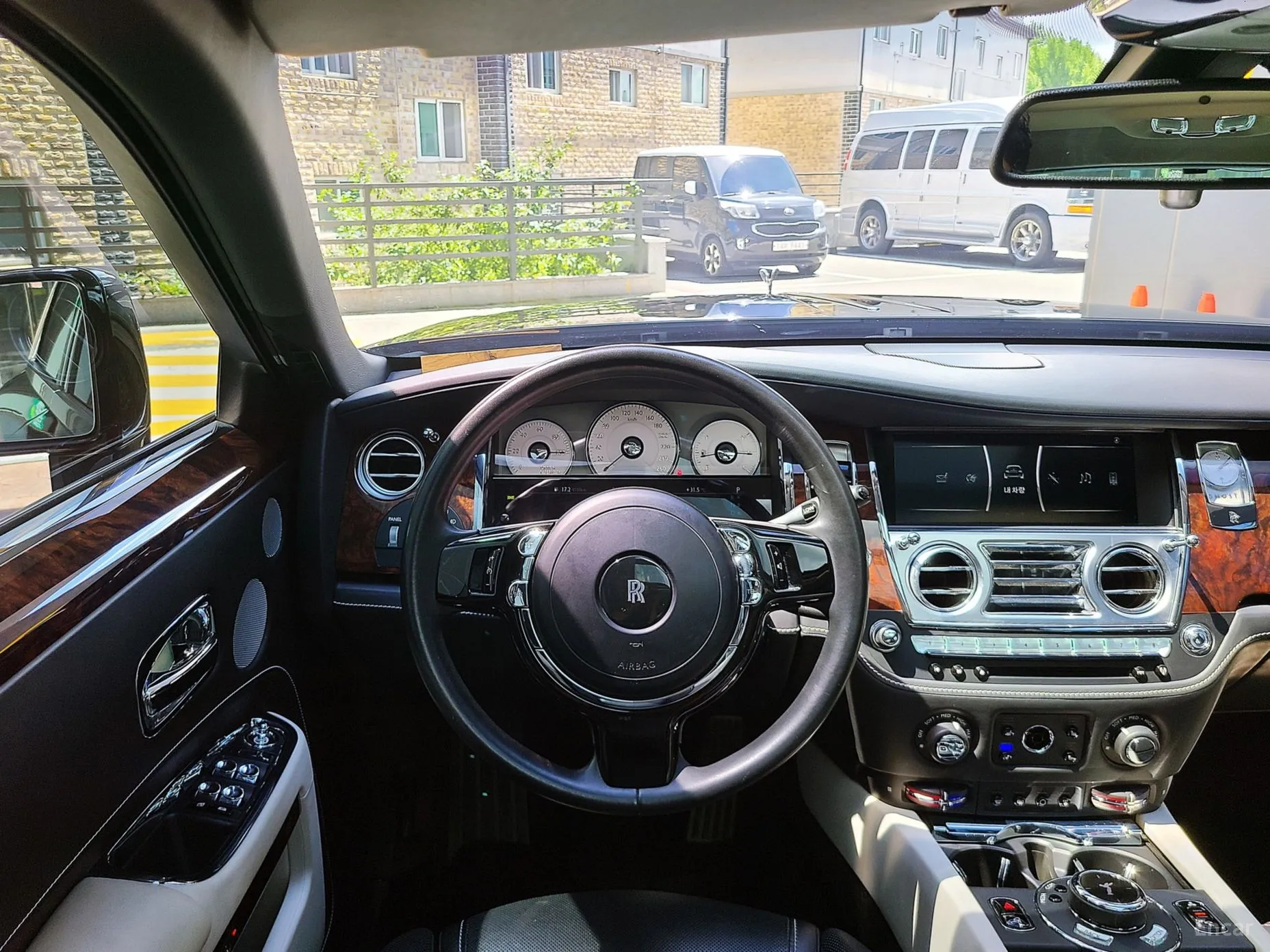 Rolls-Royce Ghost превью 7