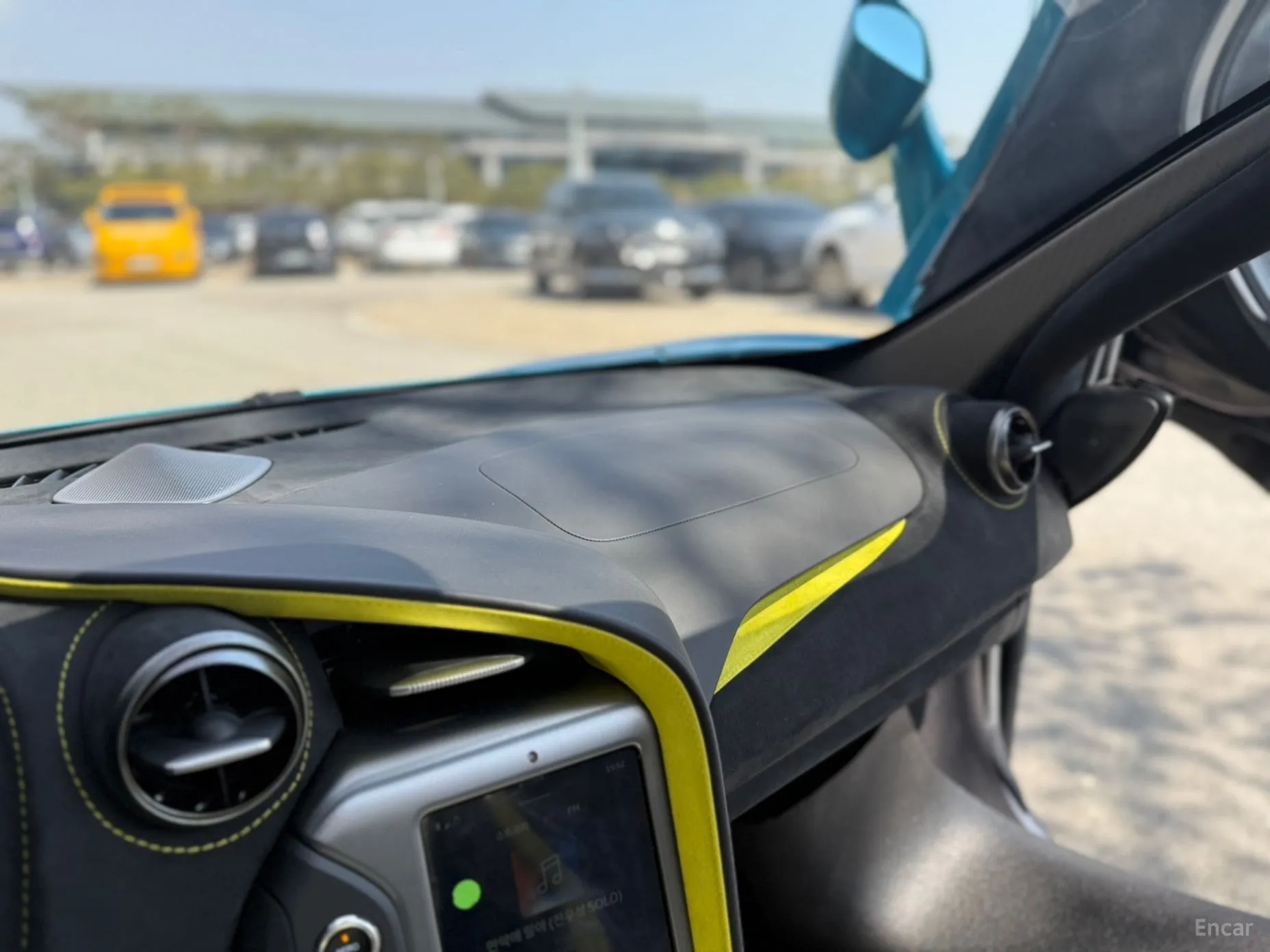McLaren 750S превью 12