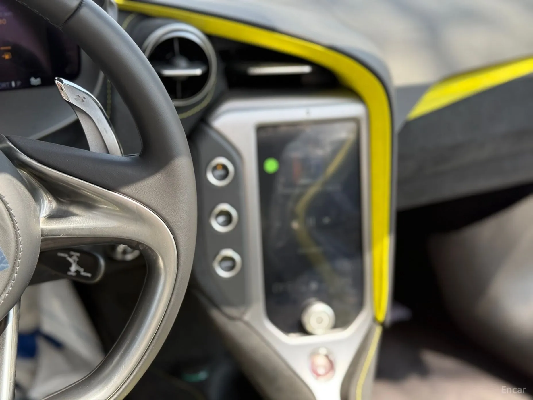 McLaren 750S превью 16