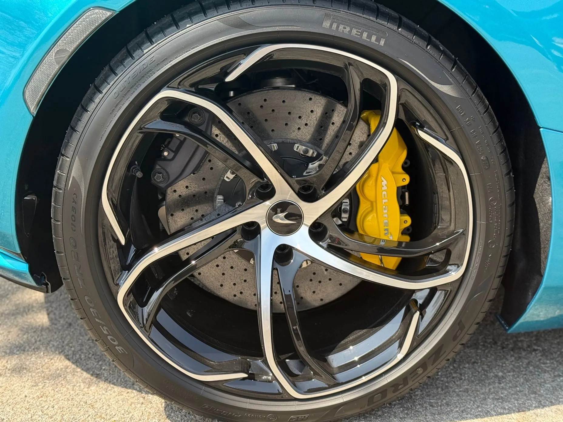 McLaren 750S превью 6