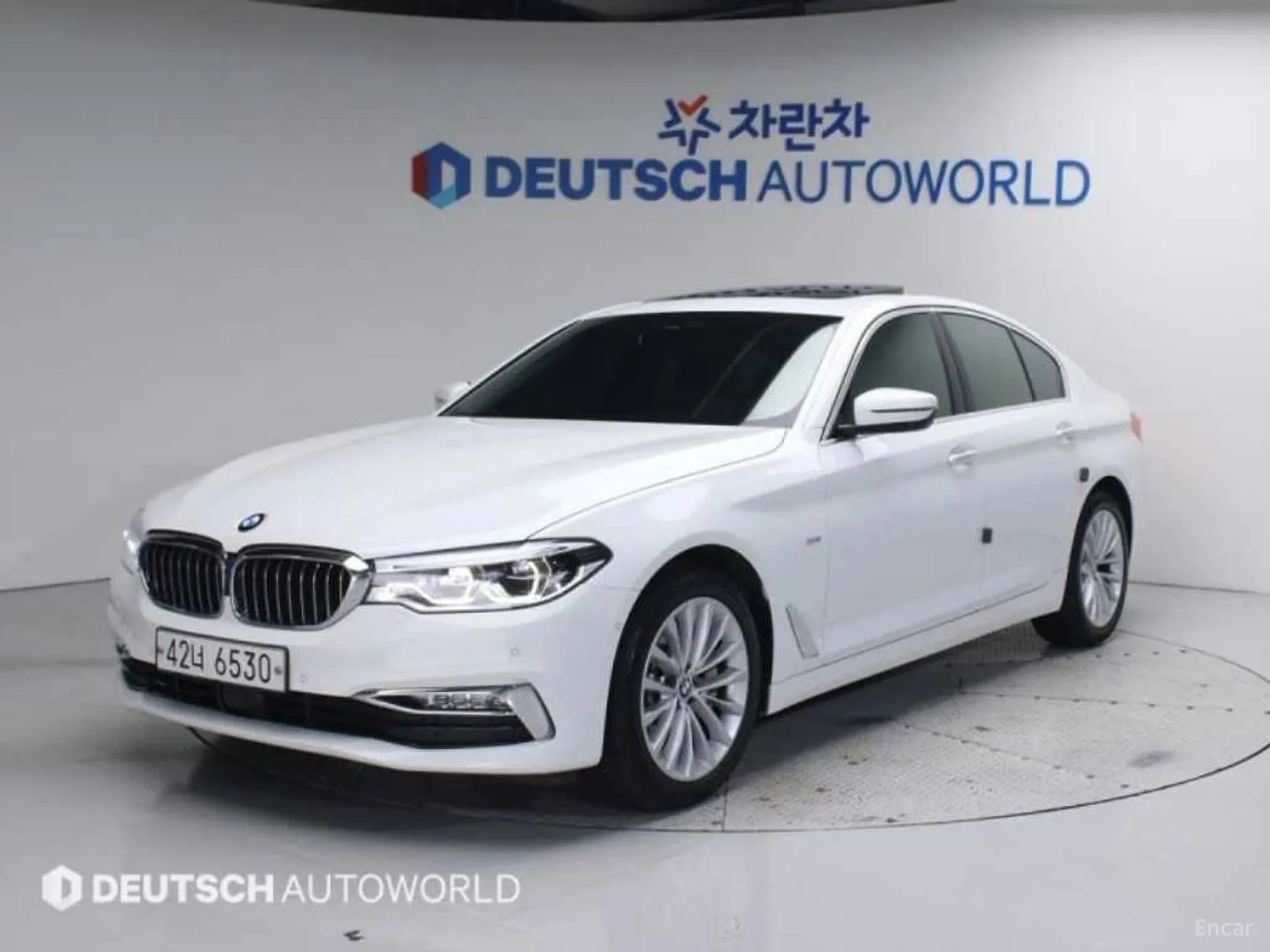 BMW 5 Series (G30) превью 4