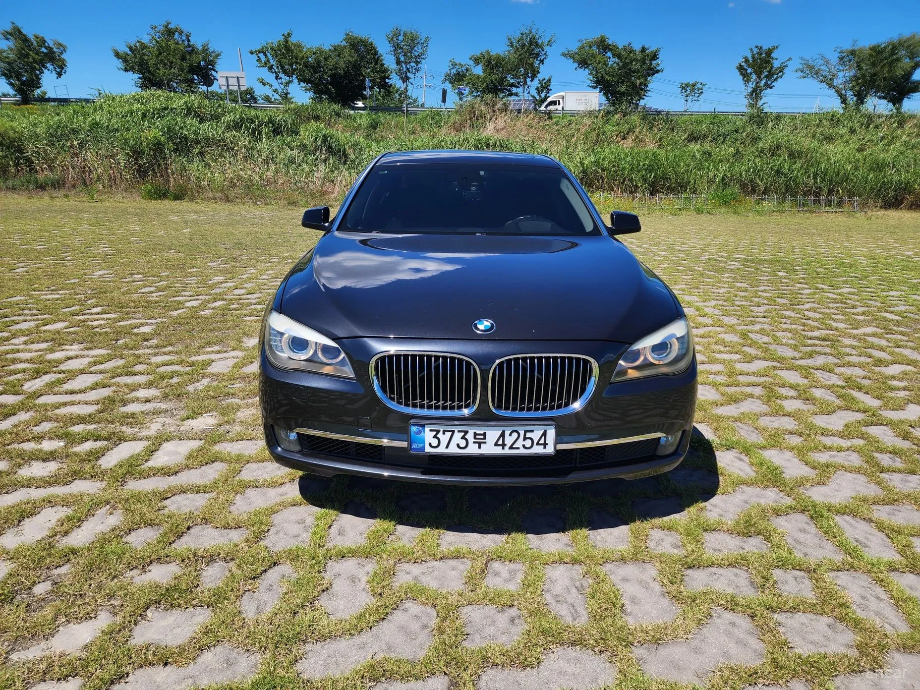 BMW 7 Series (F01)