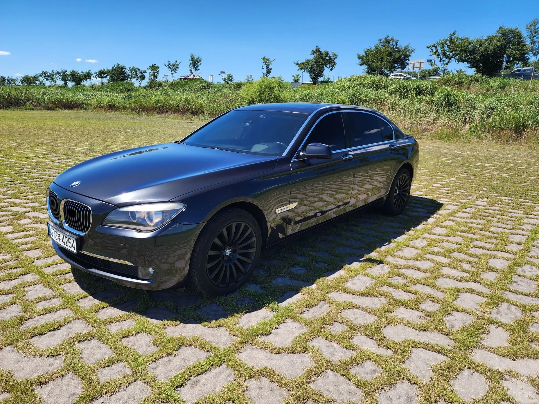 BMW 7 Series (F01)