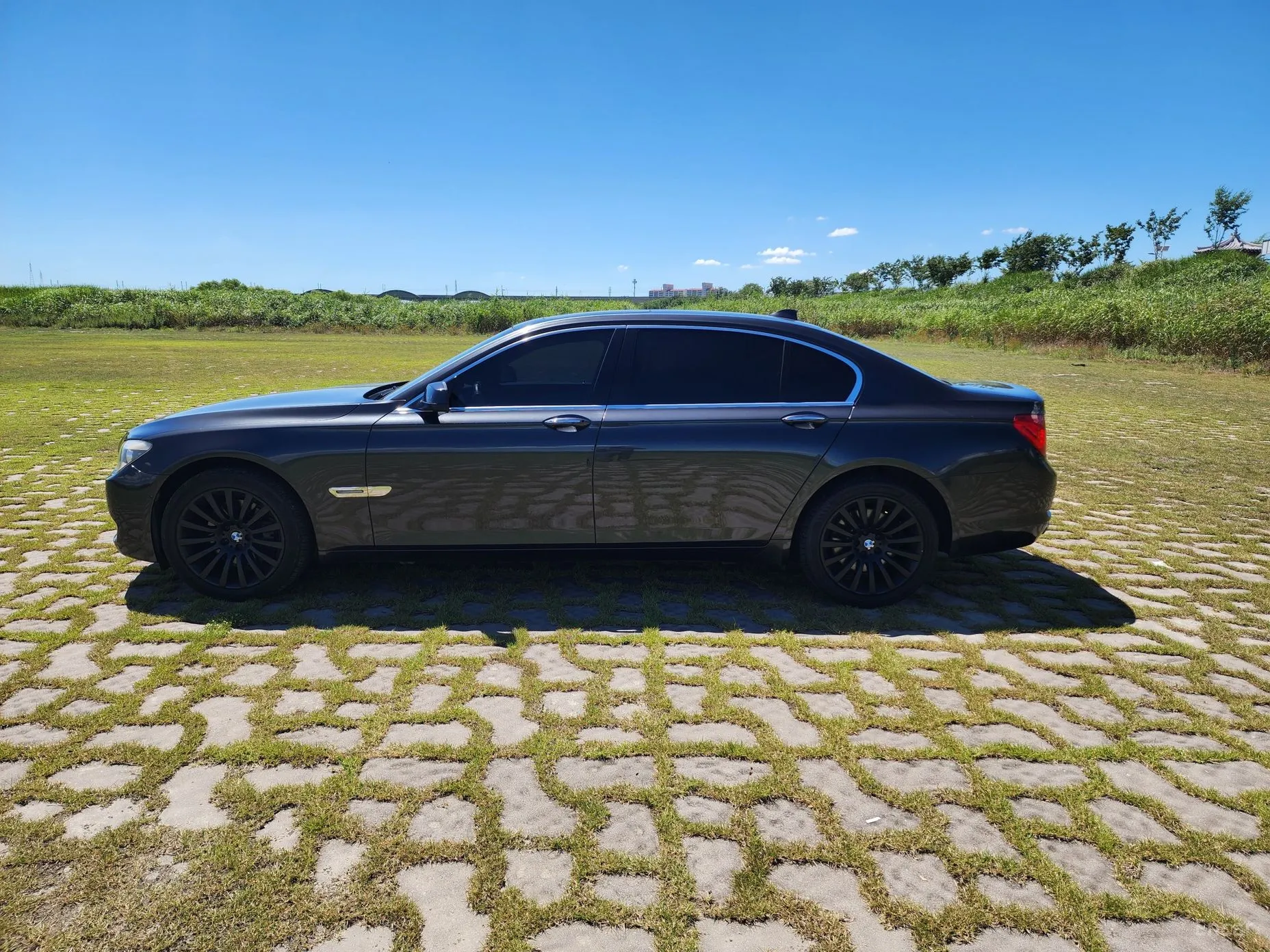 BMW 7 Series (F01) превью 4