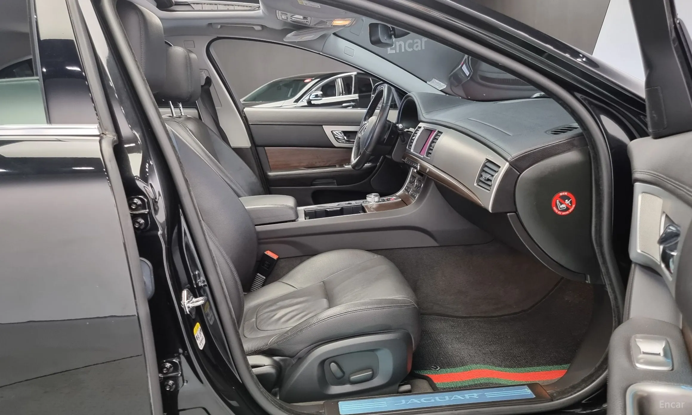 Jaguar New XF превью 10