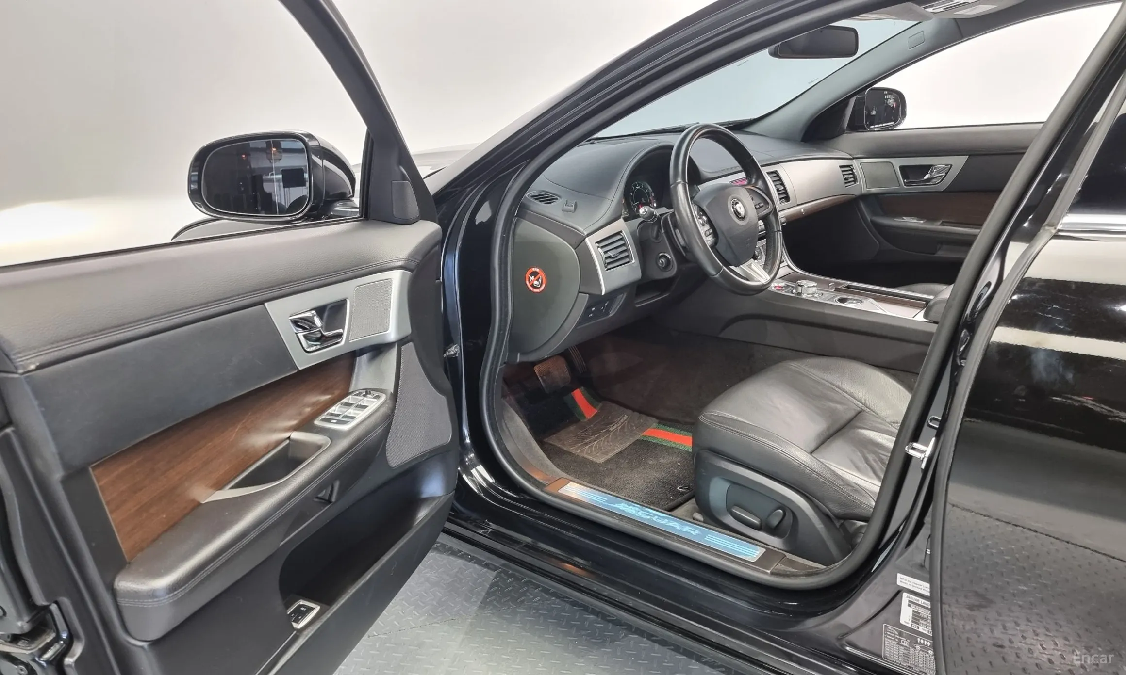 Jaguar New XF превью 11
