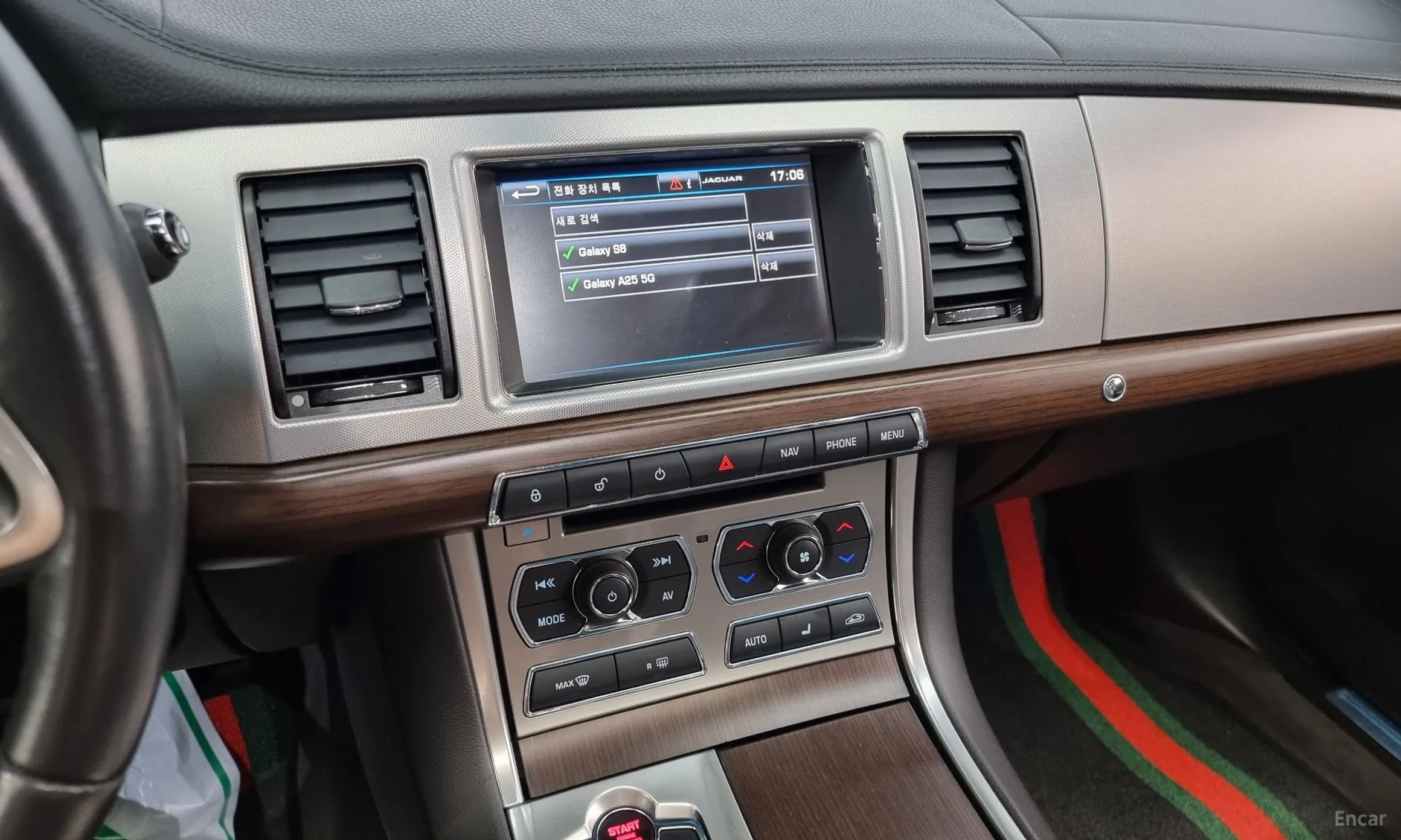 Jaguar New XF превью 14