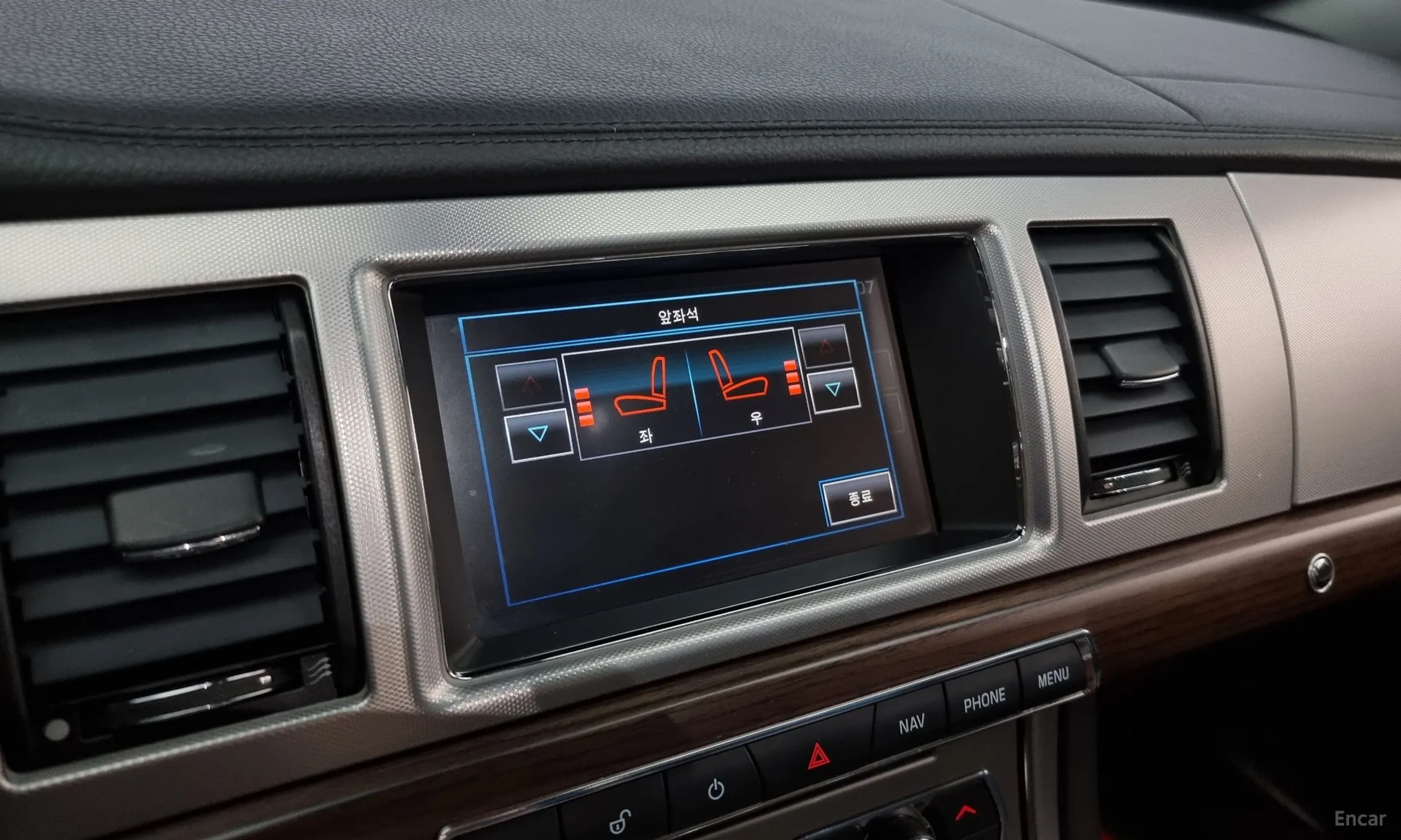 Jaguar New XF превью 15