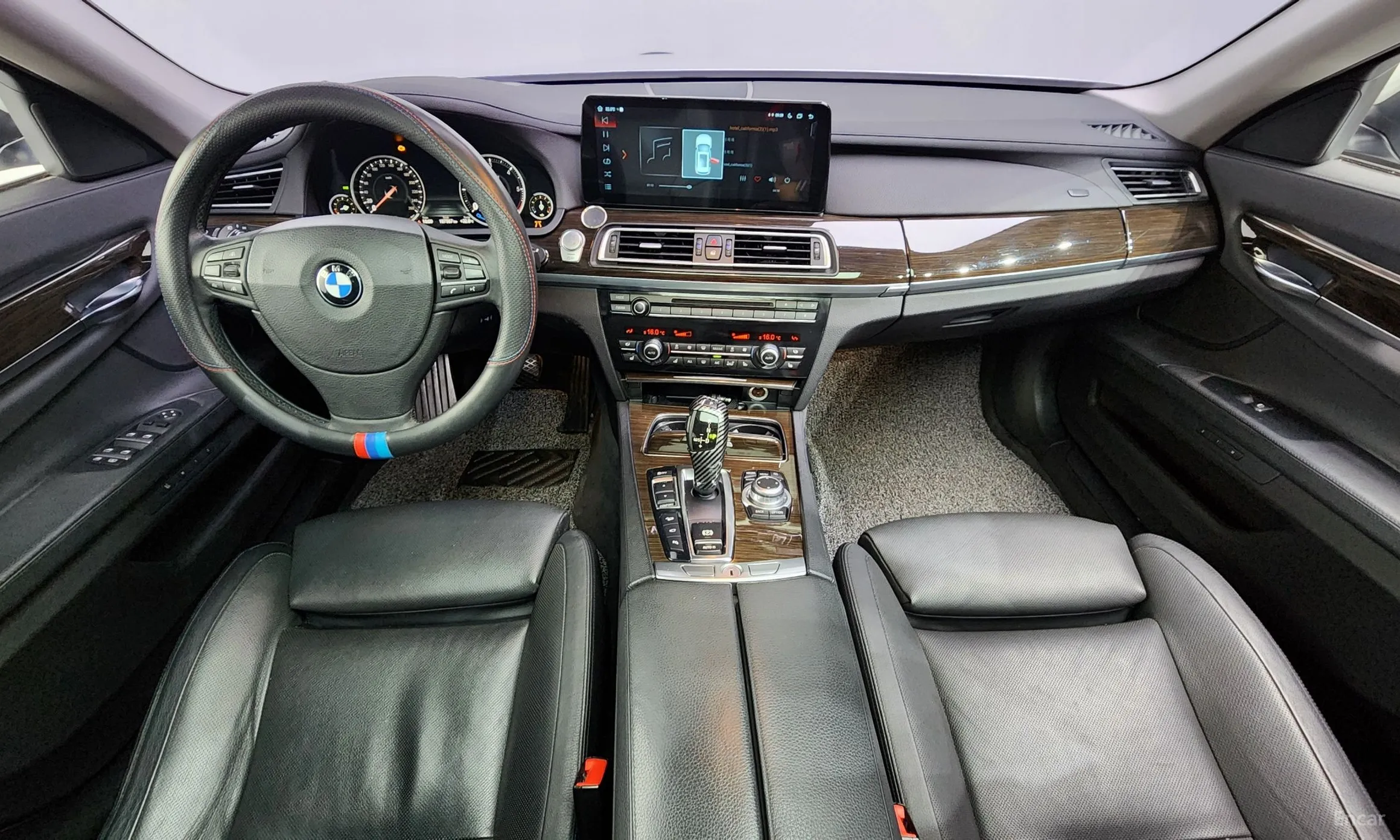 BMW 7 Series (F01) превью 4
